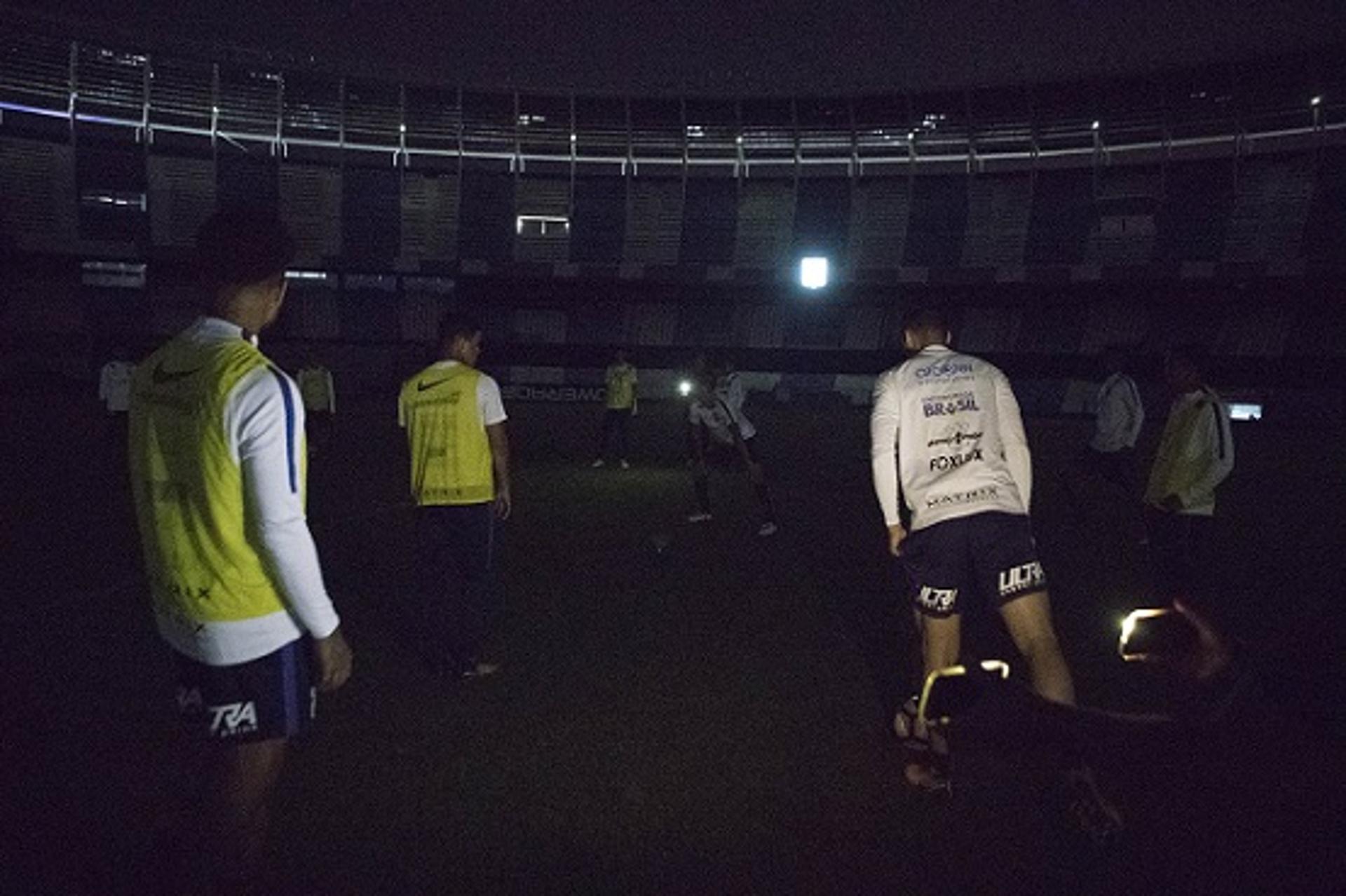 Treino Corinthians teve apagão no El Cilindro