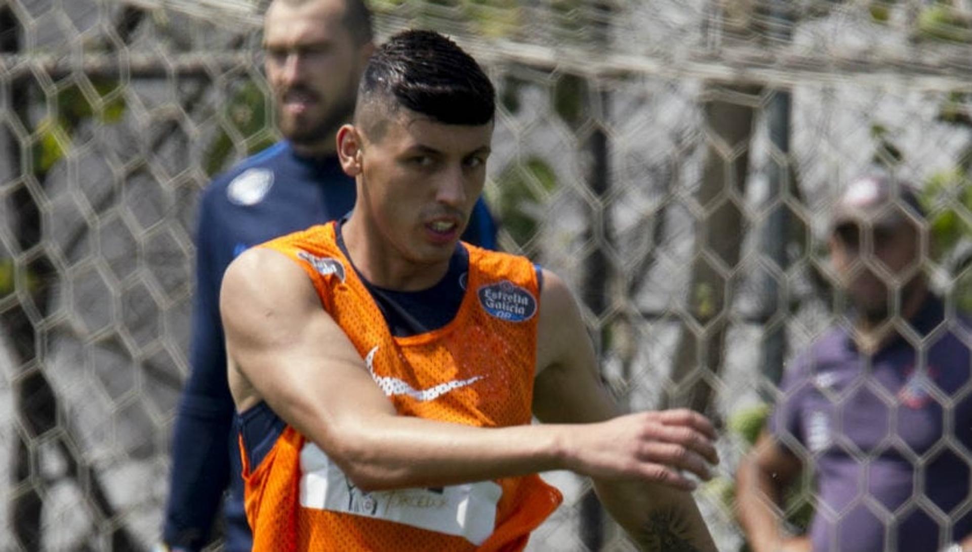 Marciel,&nbsp; com a camisa do Corinthians