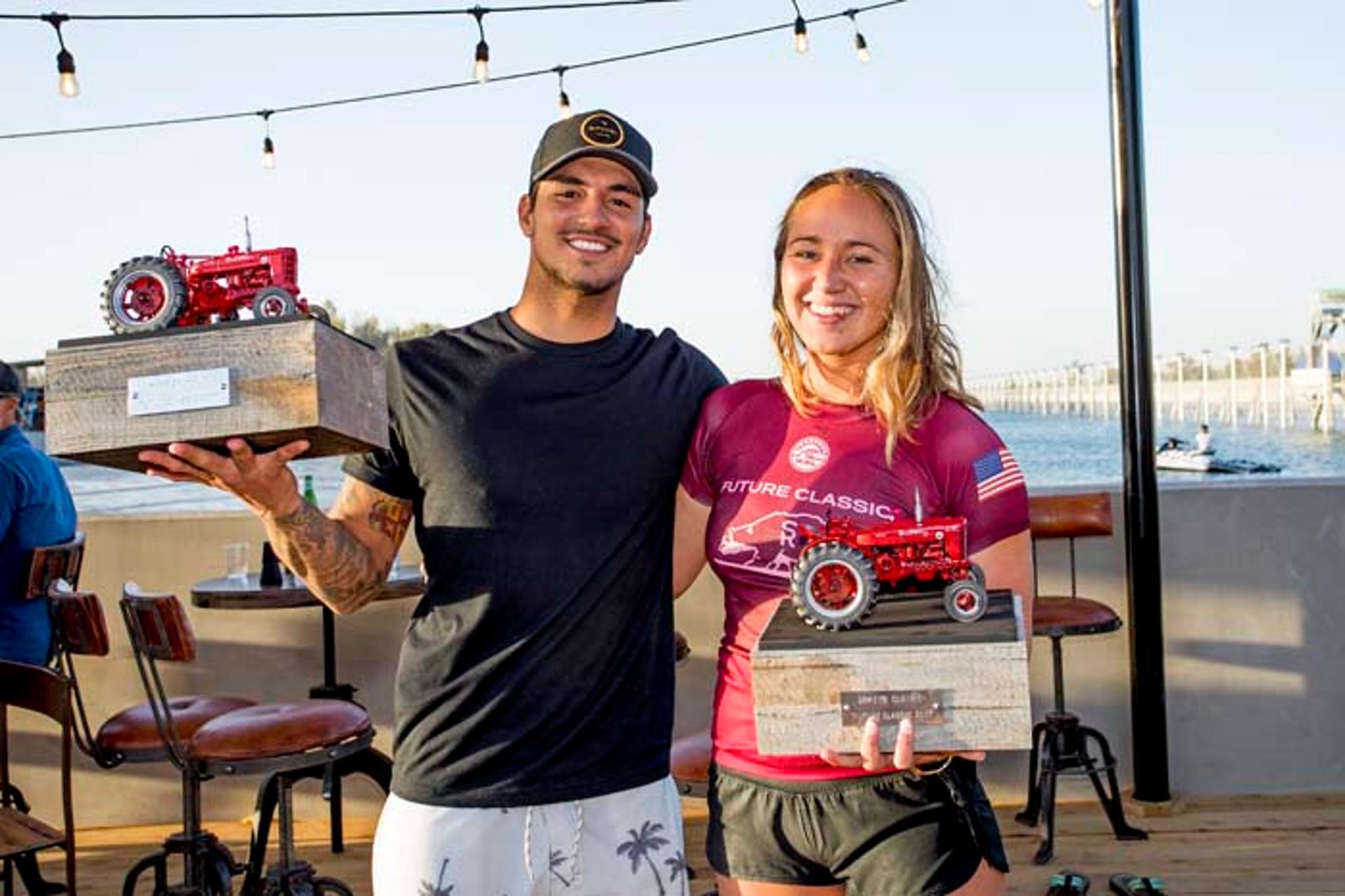 Surfistas experimentam piscina de ondas de Kelly Slater