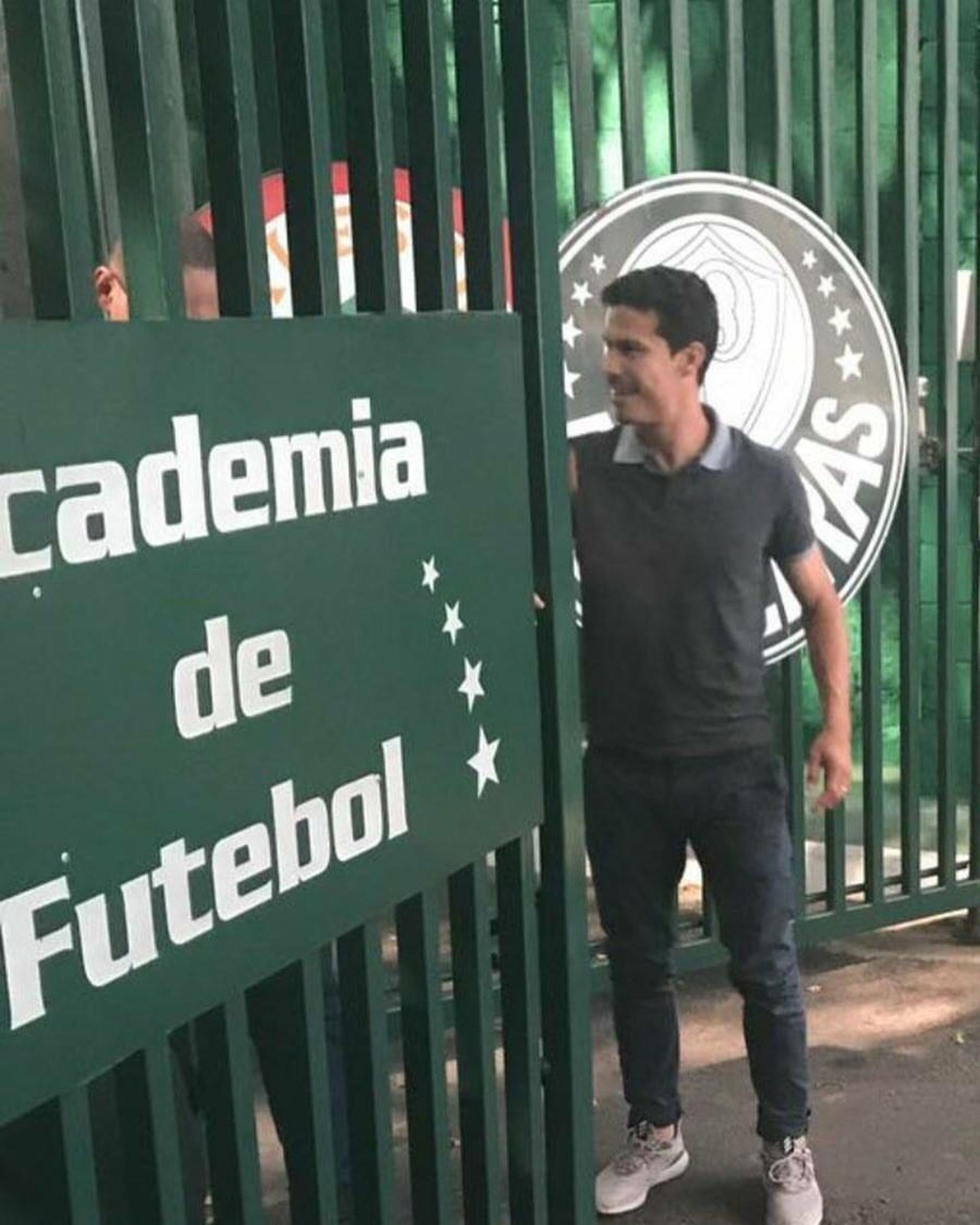 Hernanes deixou presente para Jean na Academia de Futebol