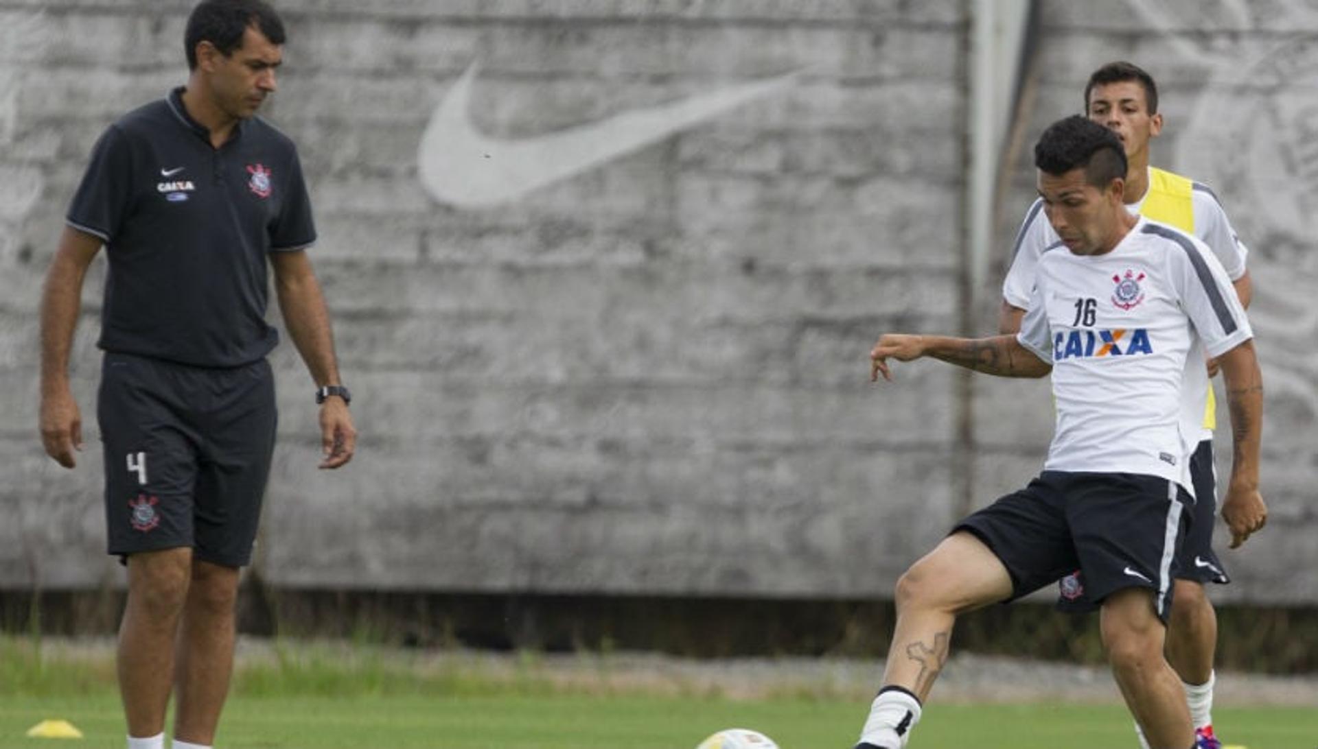 Petros e Carille durante treino do CT em 2015