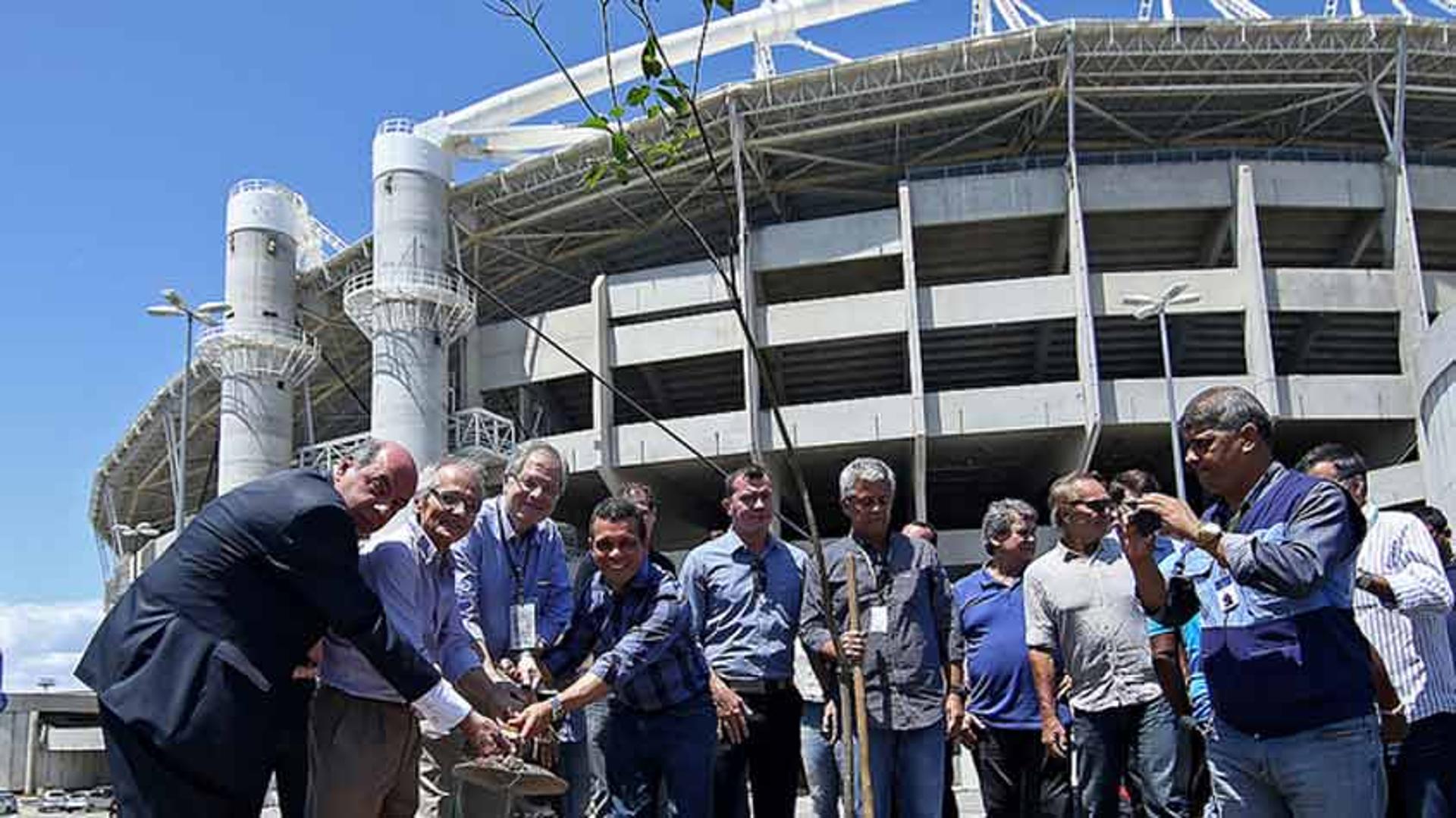 Projeto o Rio planta, o Botafogo cuida no Estadio Nilton Santos.