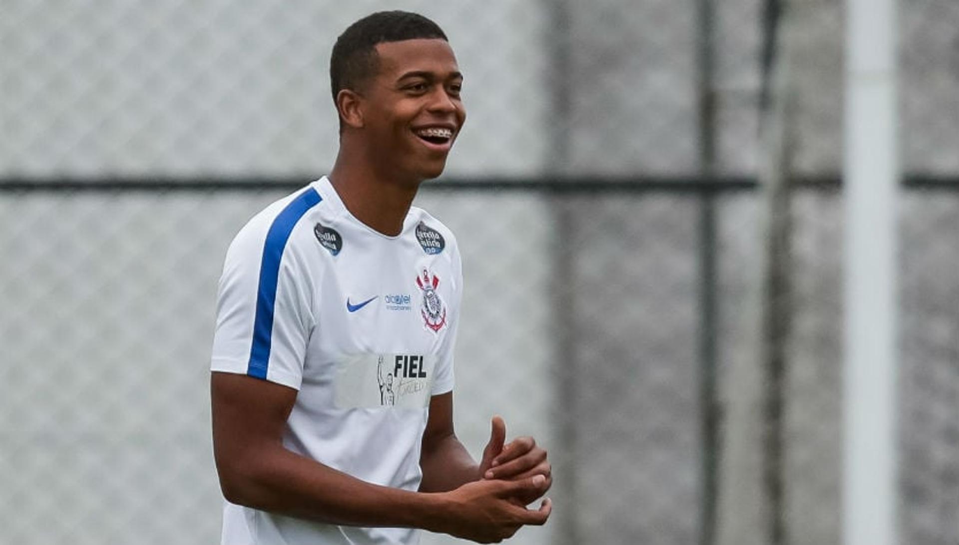 Carlinhos, jovem atacante do Corinthians