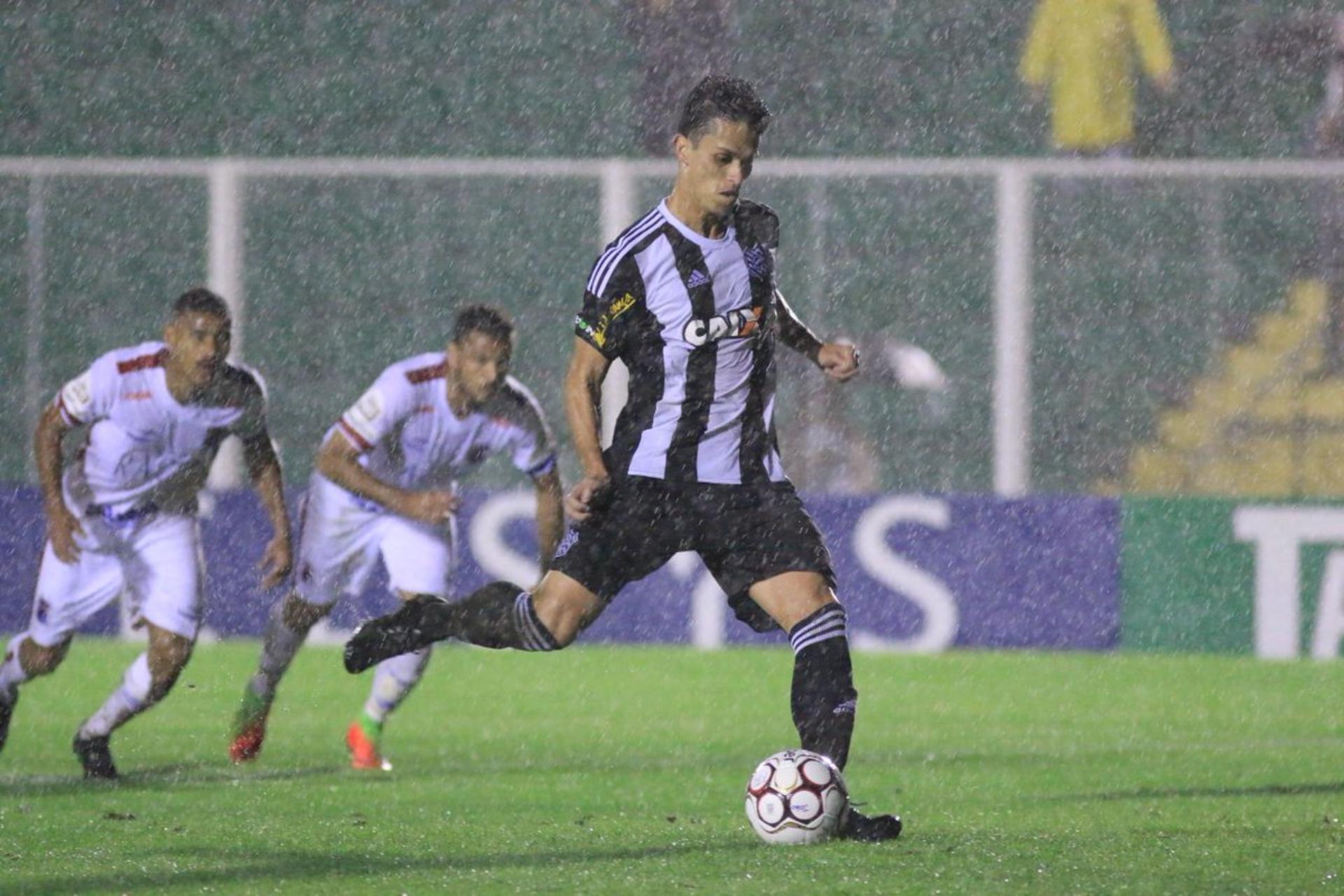 Figueirense x Paraná