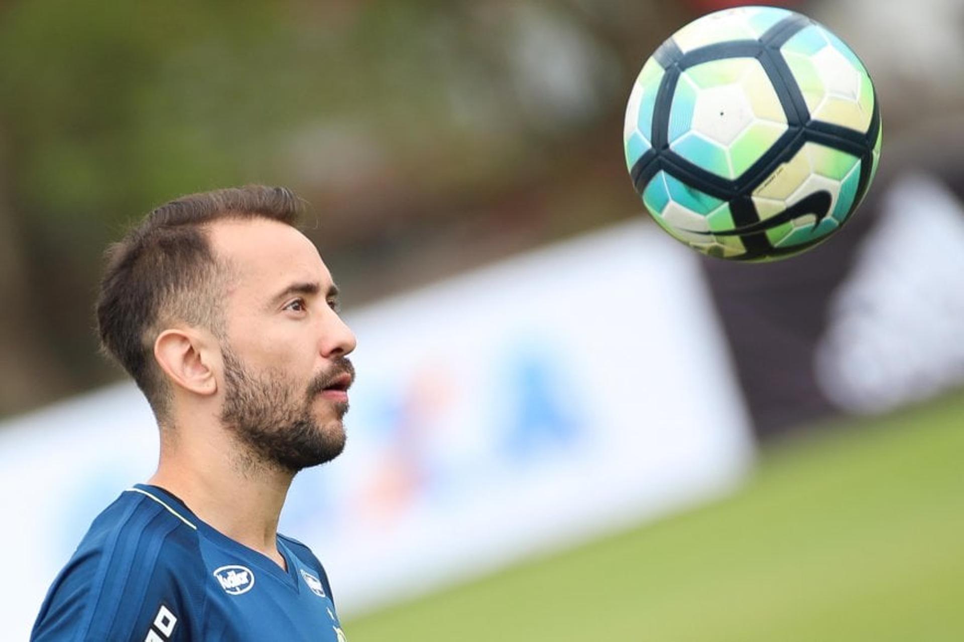 Everton Ribeiro deve voltar ao time no lugar de Berrío