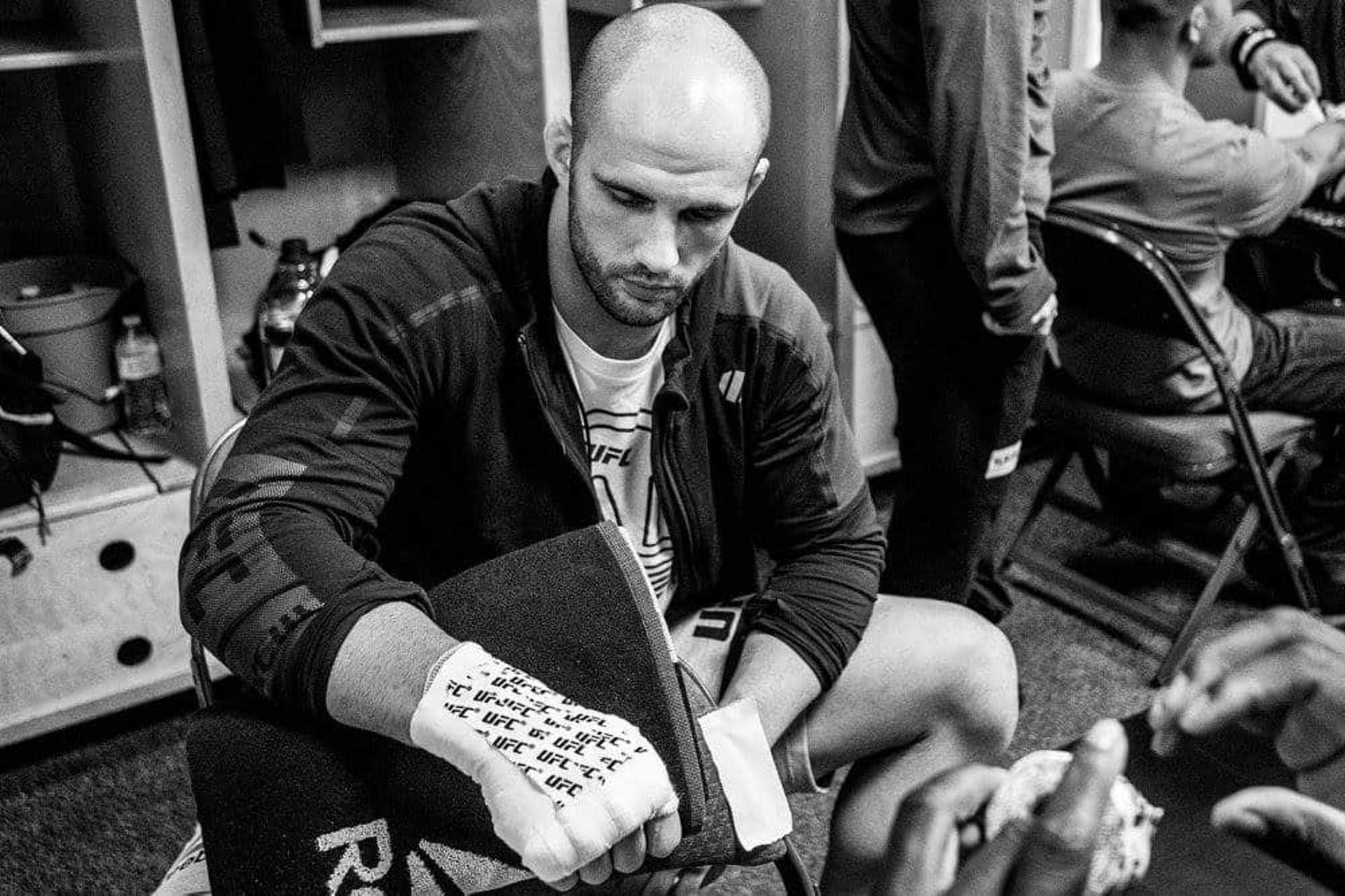 Volkan Oezdemir é atleta meio-pesado do UFC