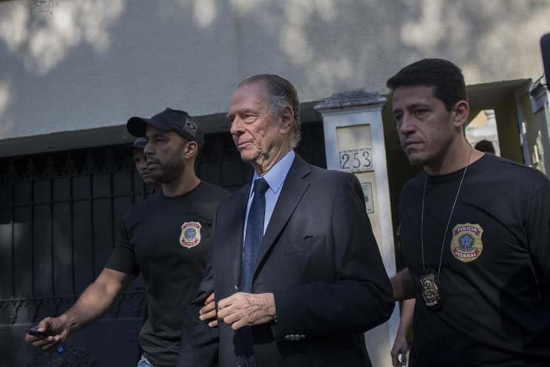 CARLOS ARTHUR NUZMAN foi detido nesta quinta-feira, durante a Operação Unfair Play, sob acusação de intermediação na compra de votos para que o Rio de Janeiro fosse a cidade-sede dos Jogos Olímpicos de 2016. Leonardo Gryner, ex-diretor de operações da Rio-2016, também foi preso preventivamente.