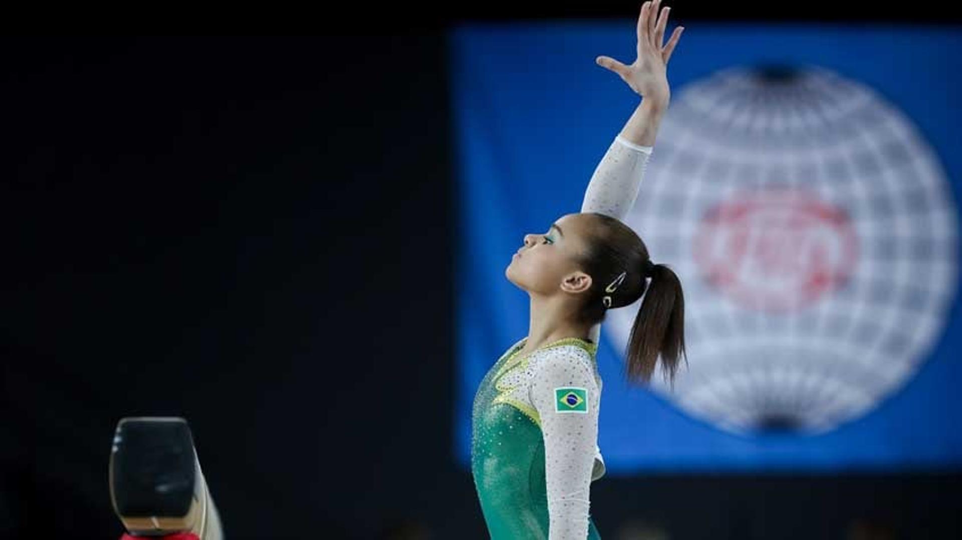 Em primeiro Mundial da carreira, Thais Fidelis encerra participação na final do individual geral