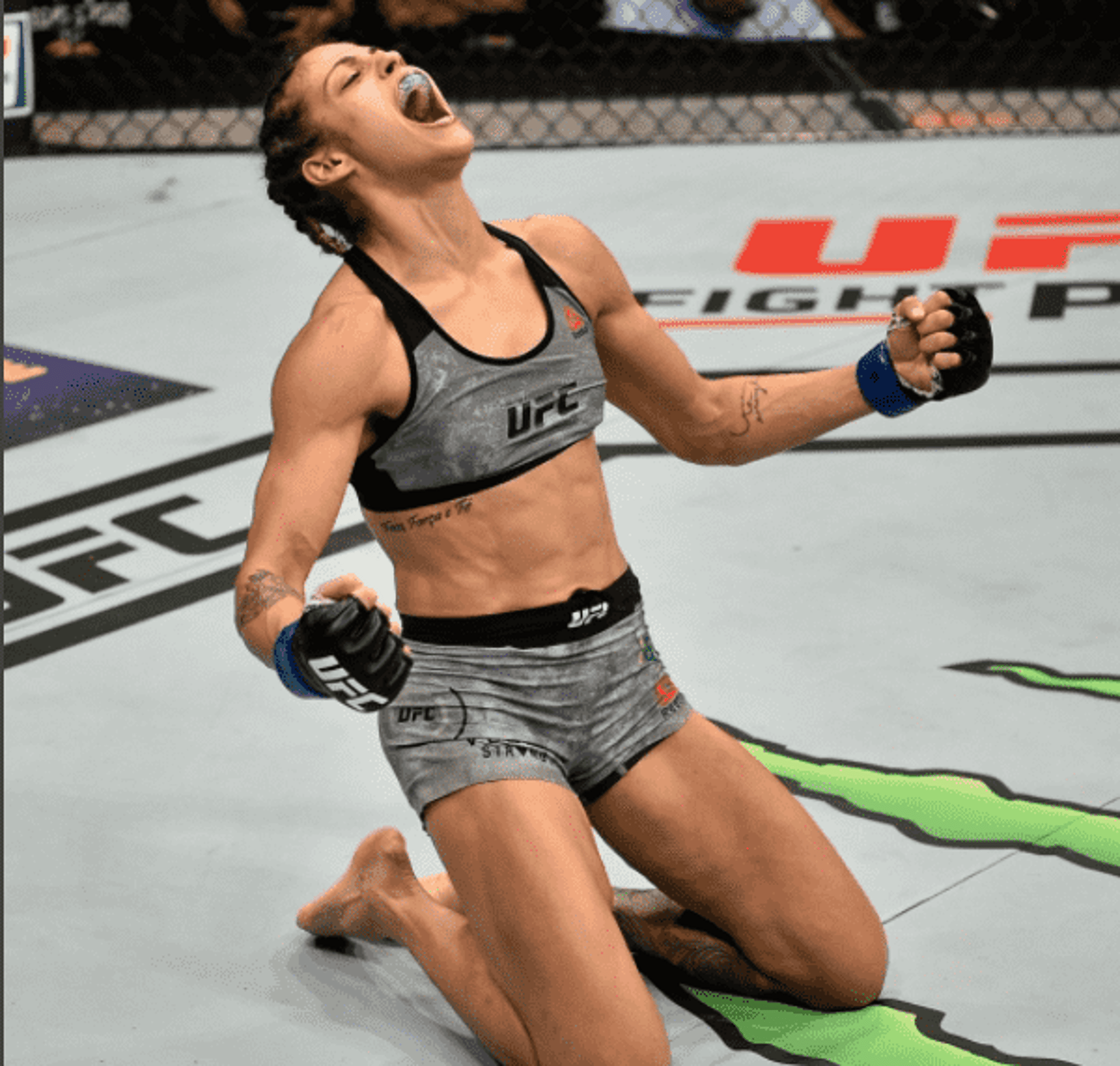 UFC 216: Poliana Botelho venceu Pearl Gonzales em sua estreia