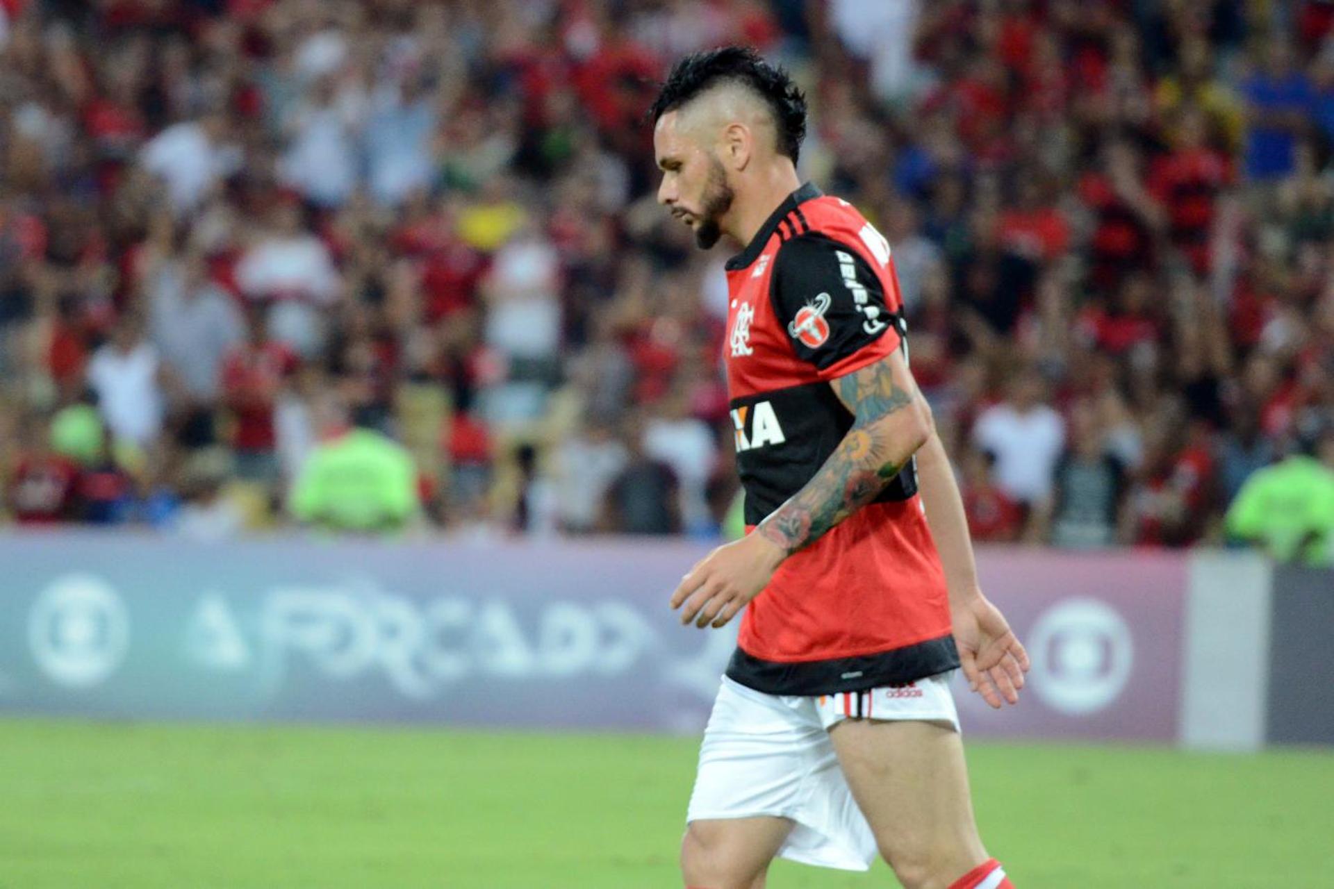 Pará, contra o próprio patrimônio, marcou o 100º gol do Fluminense