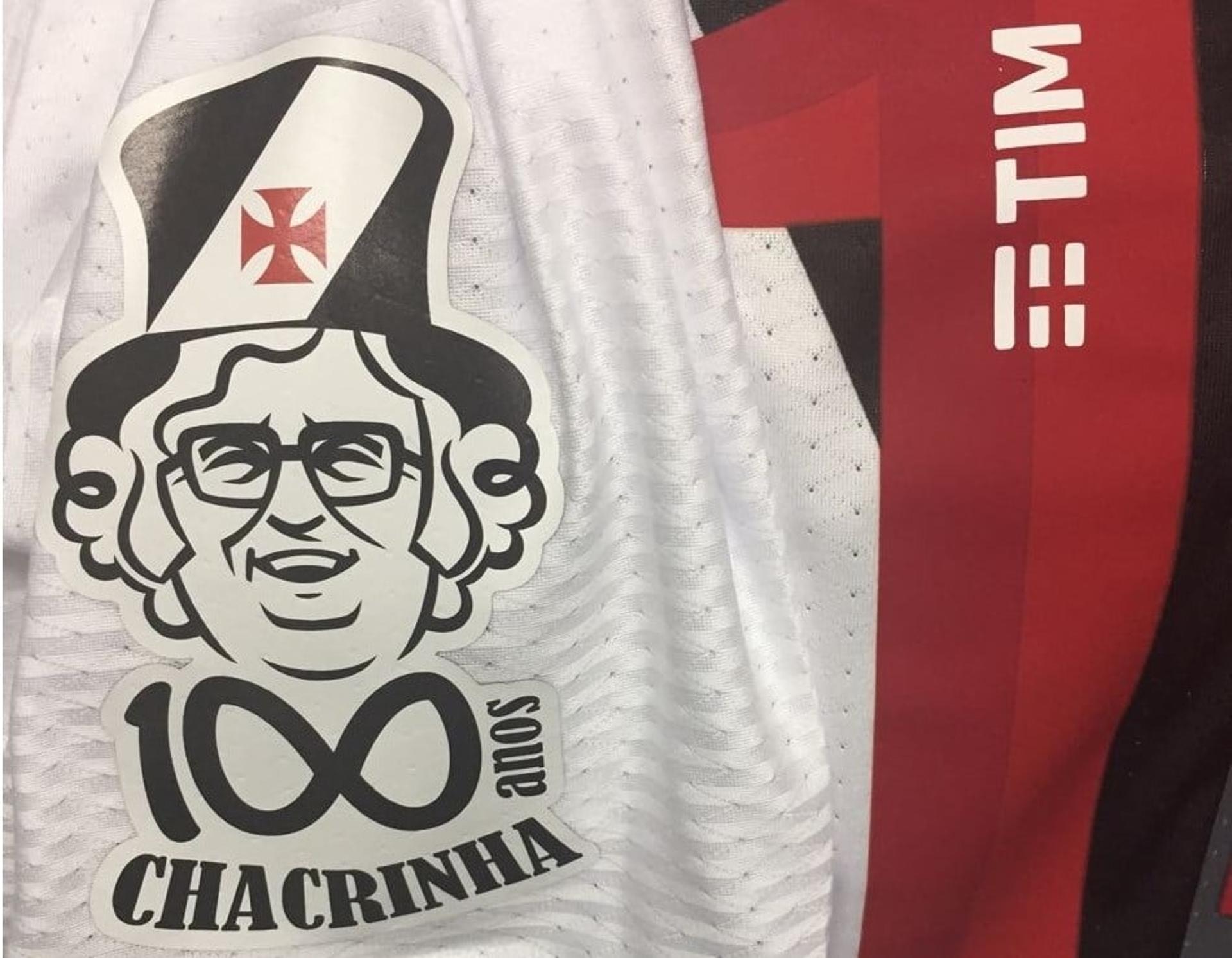 Vasco homenageará os 100 anos de Chacrinha no clássico