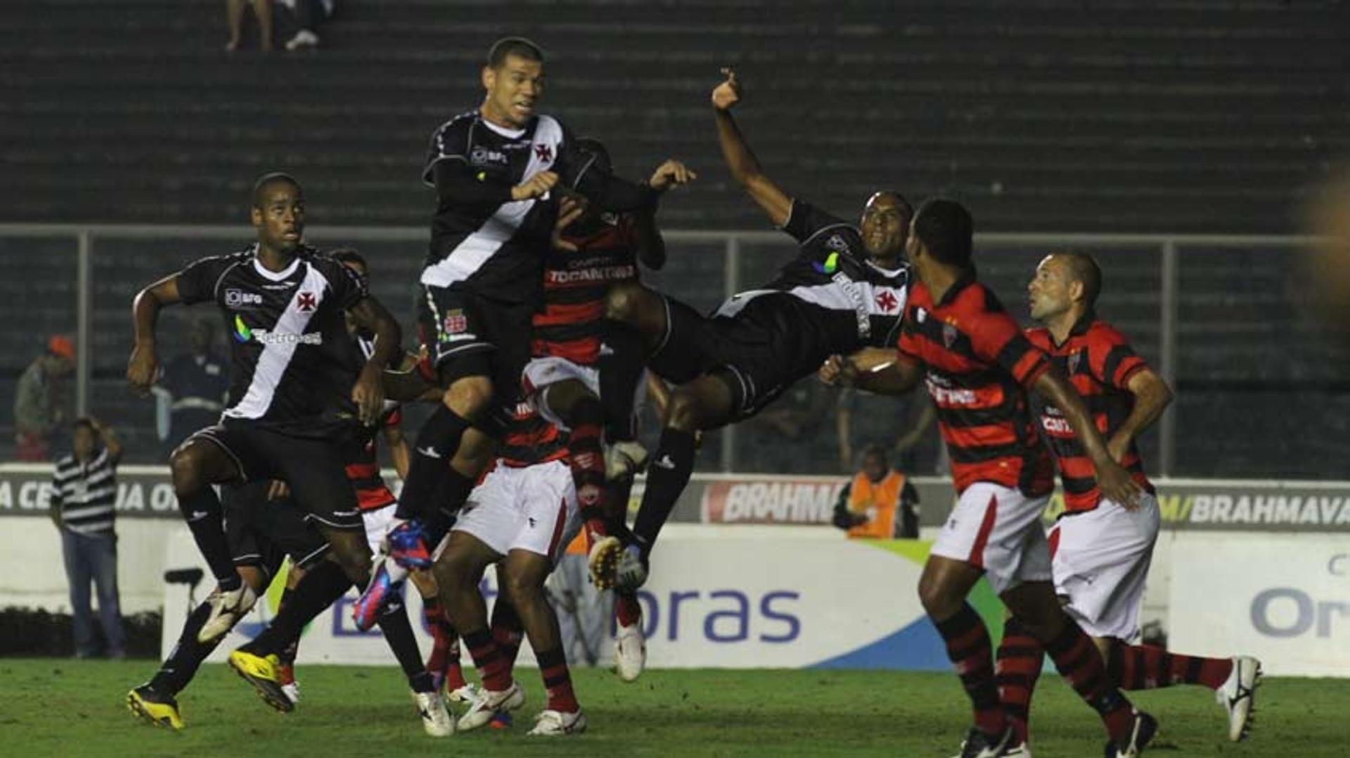 Encontro entre Vasco e Atlético-GO de 2012, que iniciou última sequência de três ou mais vitórias seguidas no Brasileiro