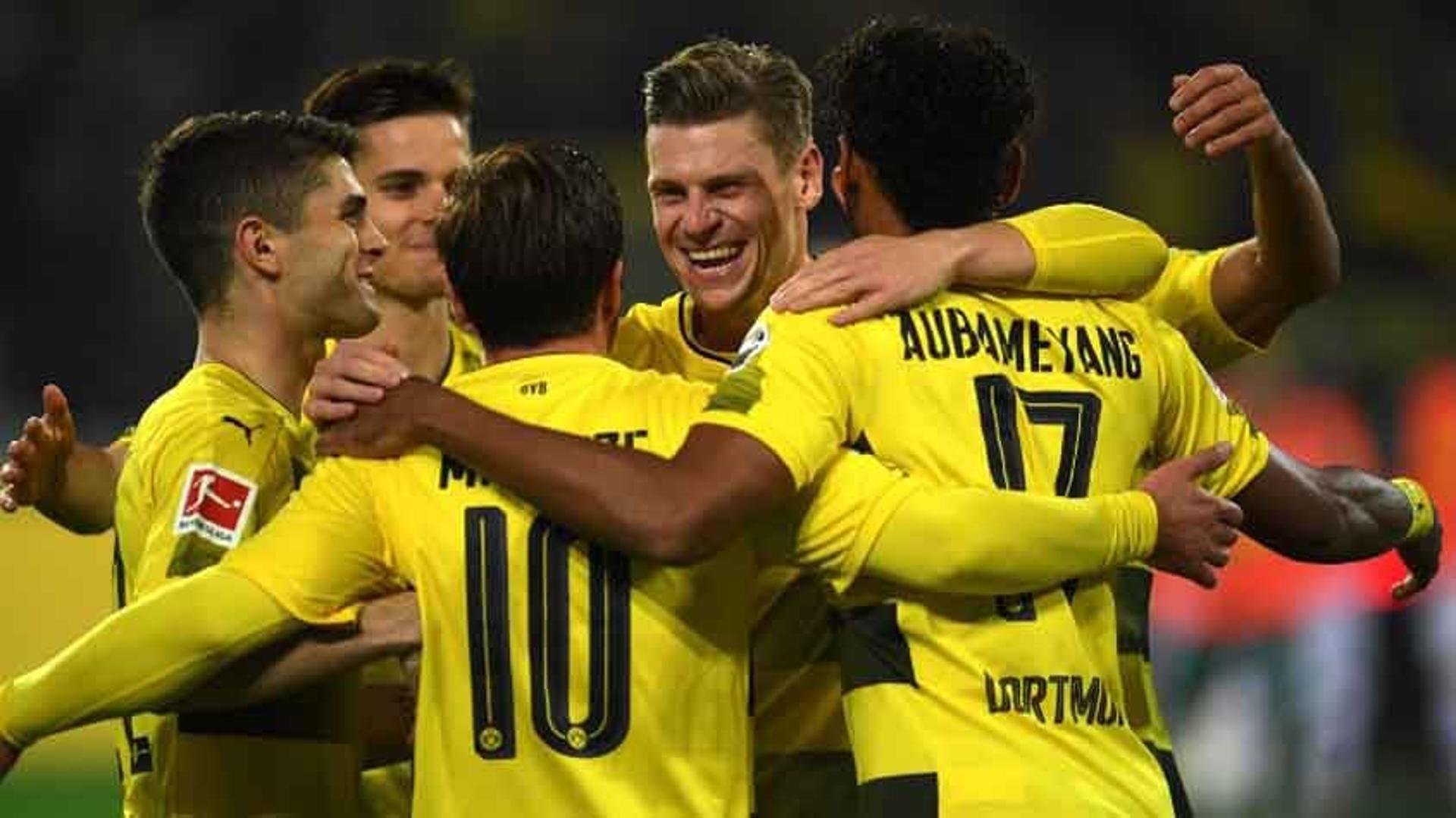 16h30 - COPA DA ALEMANHA: O Borussia Dortmund visita o modesto Magdeburg. A ESPN+ transmite