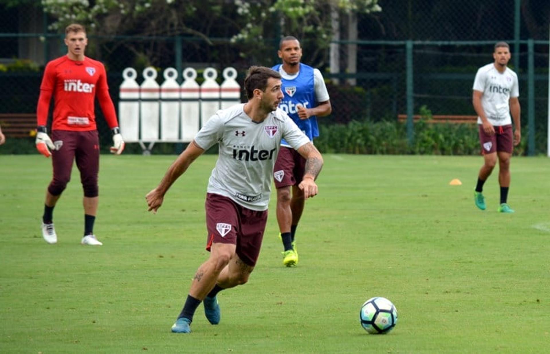 Pratto foi substituído durante o jogo na quarta e participou de parte do treino desta sexta