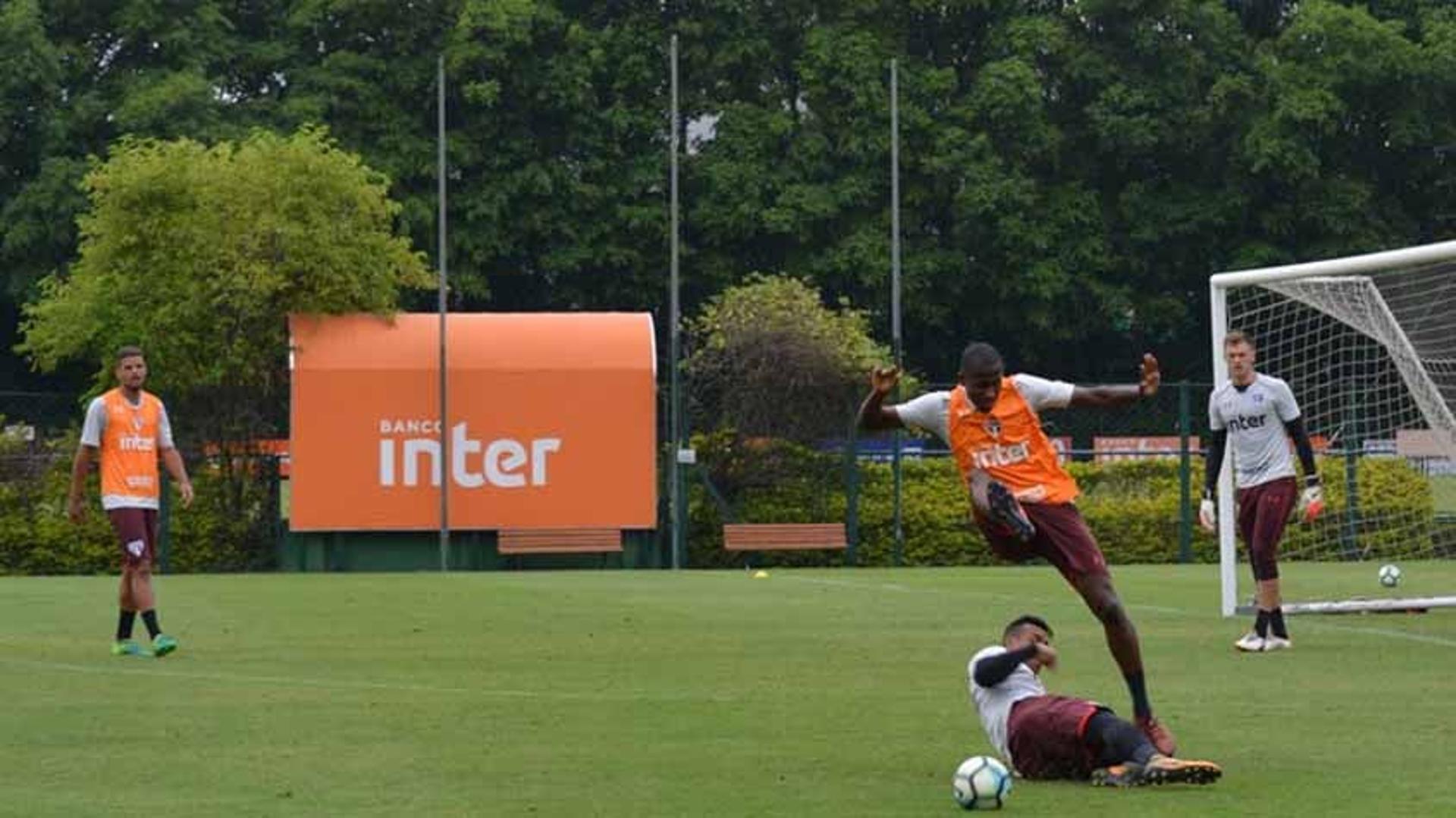 São Paulo treinou para enfrentar o Flamengo, neste domingo