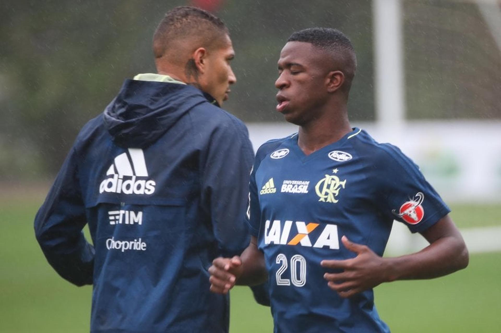 Guerrero sentiu dores no treino, mas Vinicius Júnior treinou sem limitações