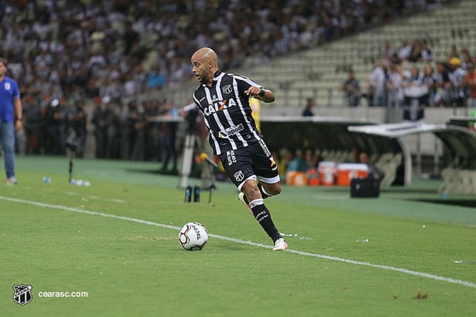 Romário em ação pelo Ceará