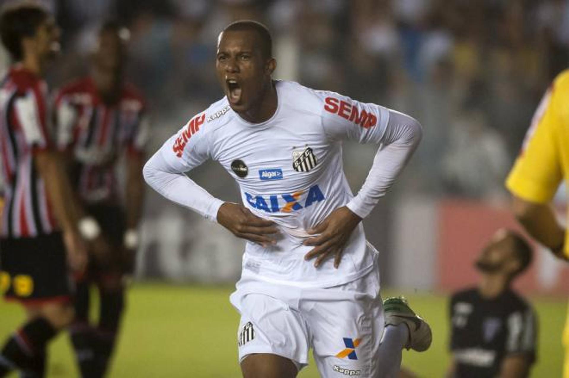 Último confronto: Santos 3 x 2 São Paulo	-	9/7/2017	- Brasileiro