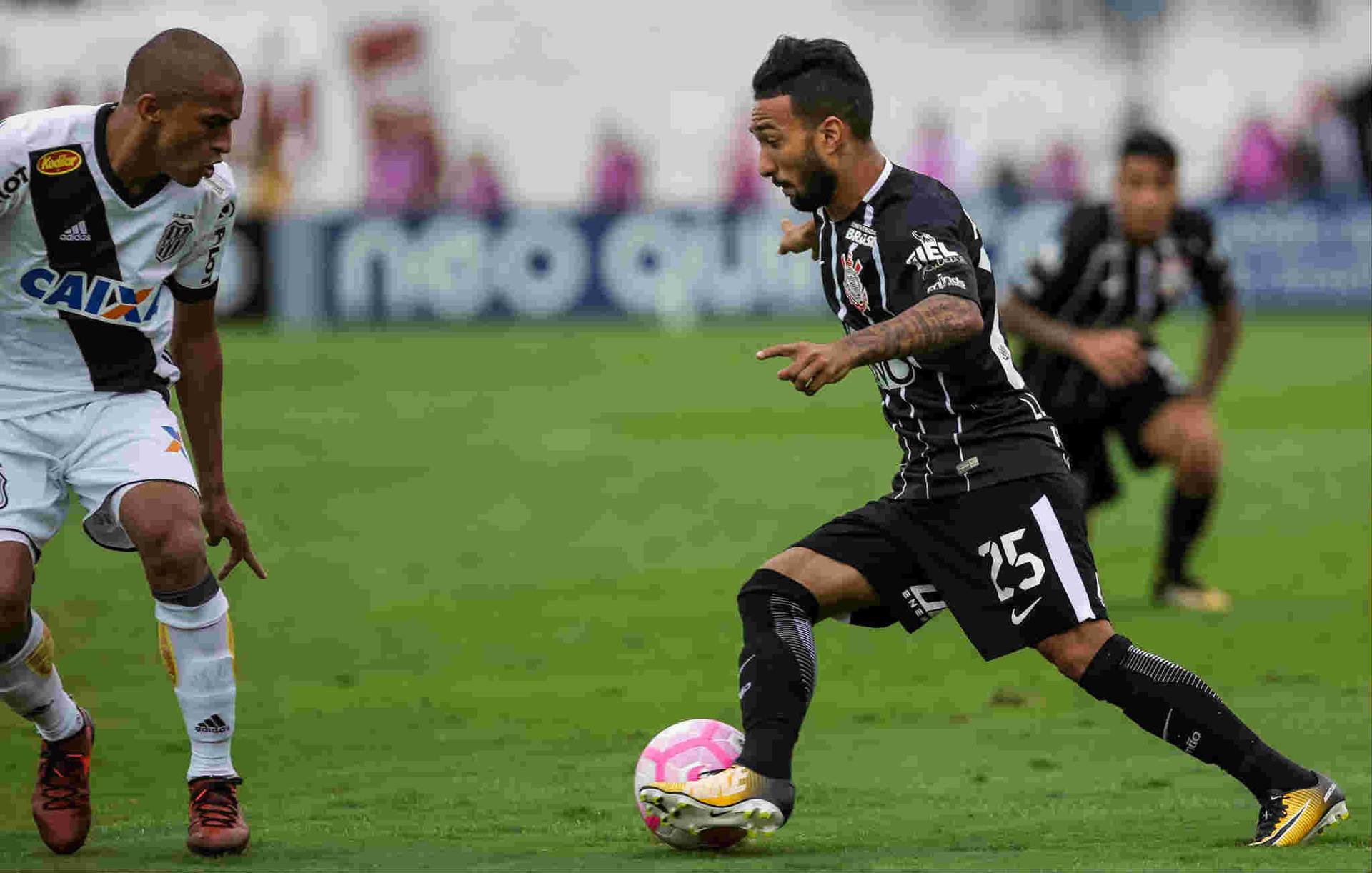 Clayson,&nbsp;em ação pelo Corinthians