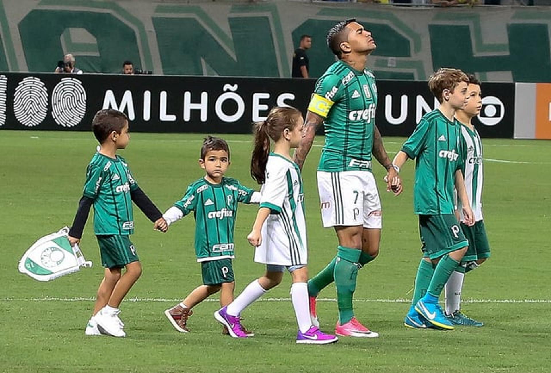 Dudu antes do jogo contra o Cruzeiro, na segunda-feira