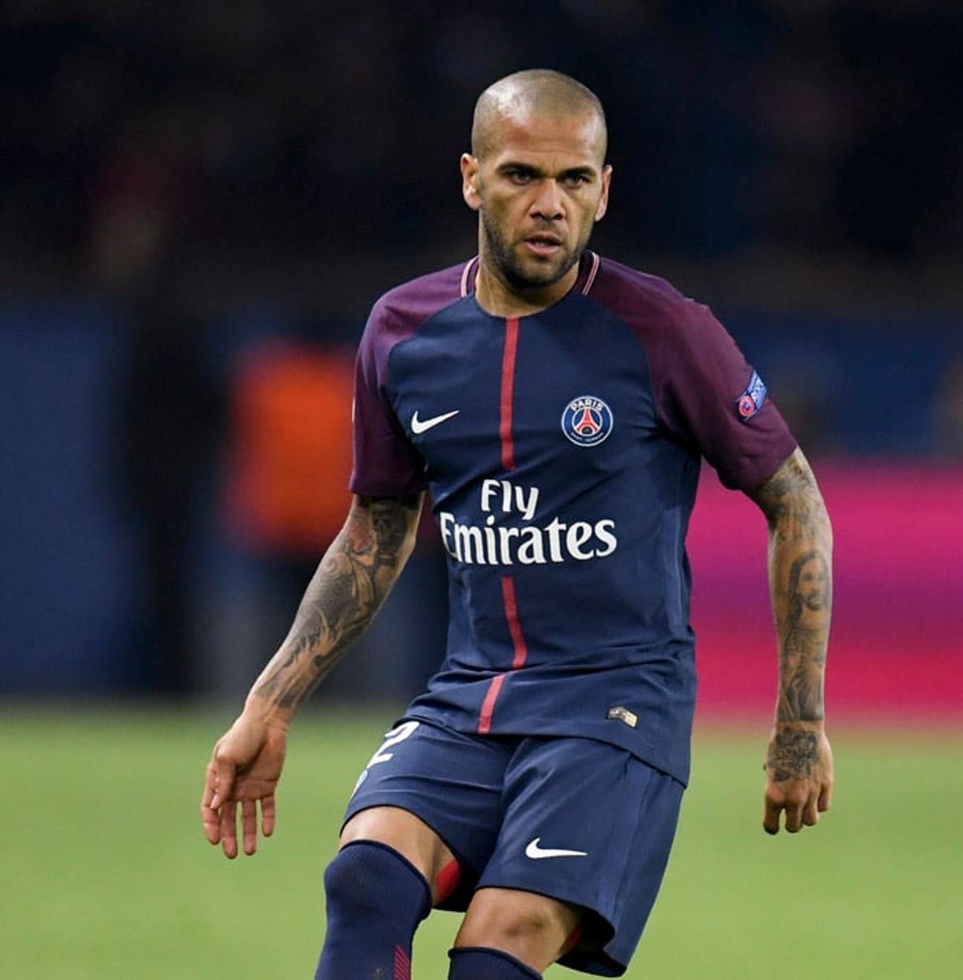 Daniel Alves (Paris Saint-Germain) - O lateral-direito da Seleção foi bem mais uma vez, sendo uma importante válvula de escape pelo flanco