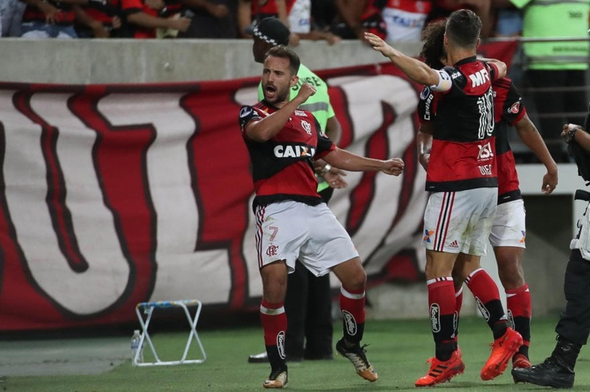 Everton Ribeiro vibra com empate do Flamengo no Maracanã