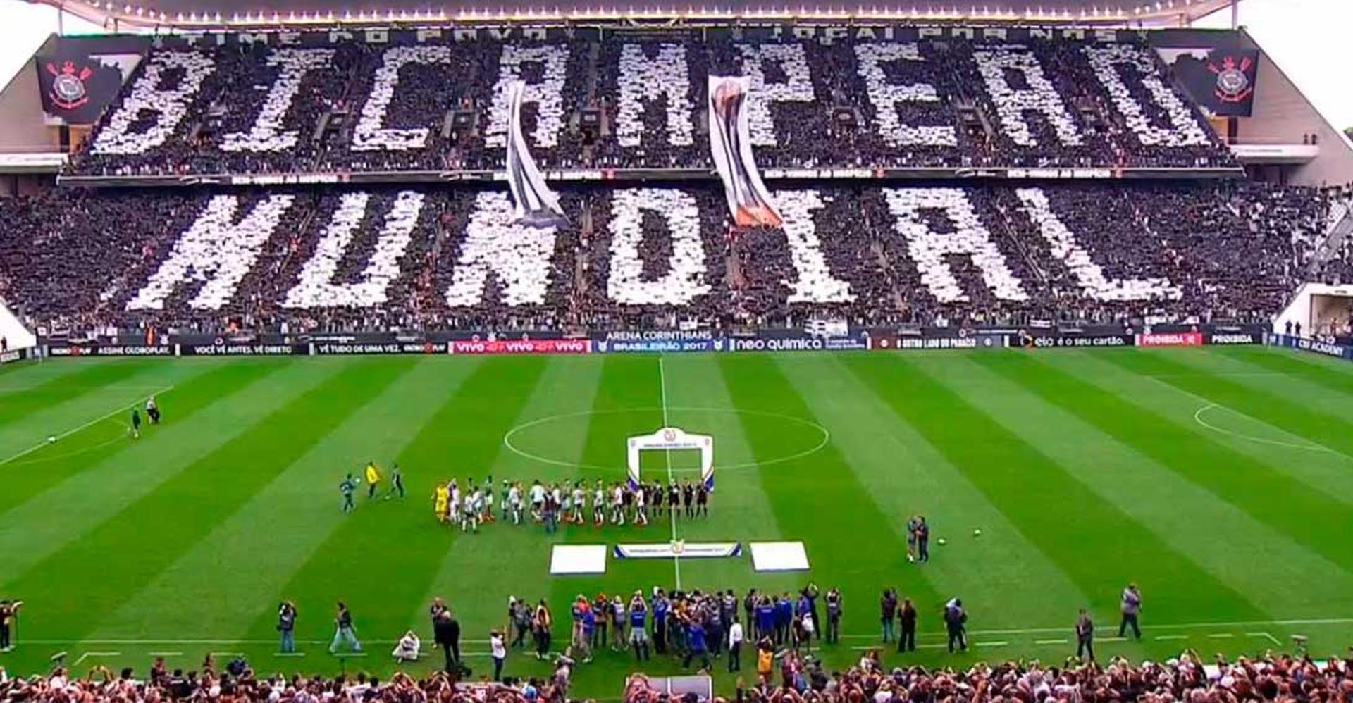 Torcida do Corinthians exibiu mosaico com a frase 'Bicampeão Mundial' antes do clássico contra o Palmeiras