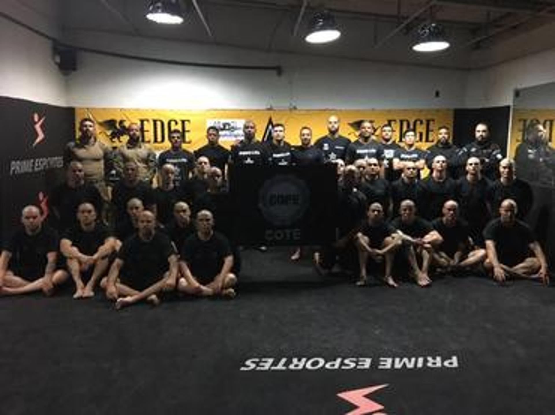 Policias participam de instruções de artes marciais na CM System