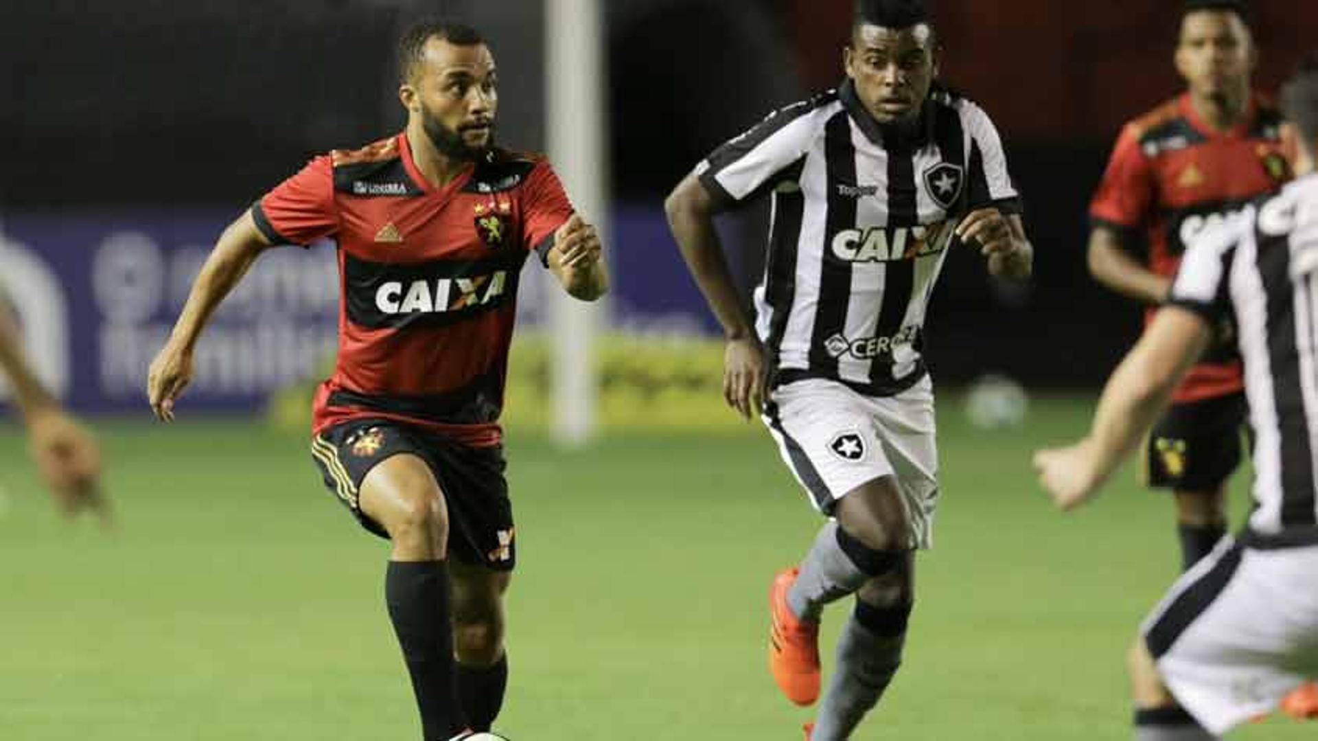 Botafogo venceu o Sport fora de casa e começa ficar mais próximo da Copa Libertadores. Veja uma galeria de fotos