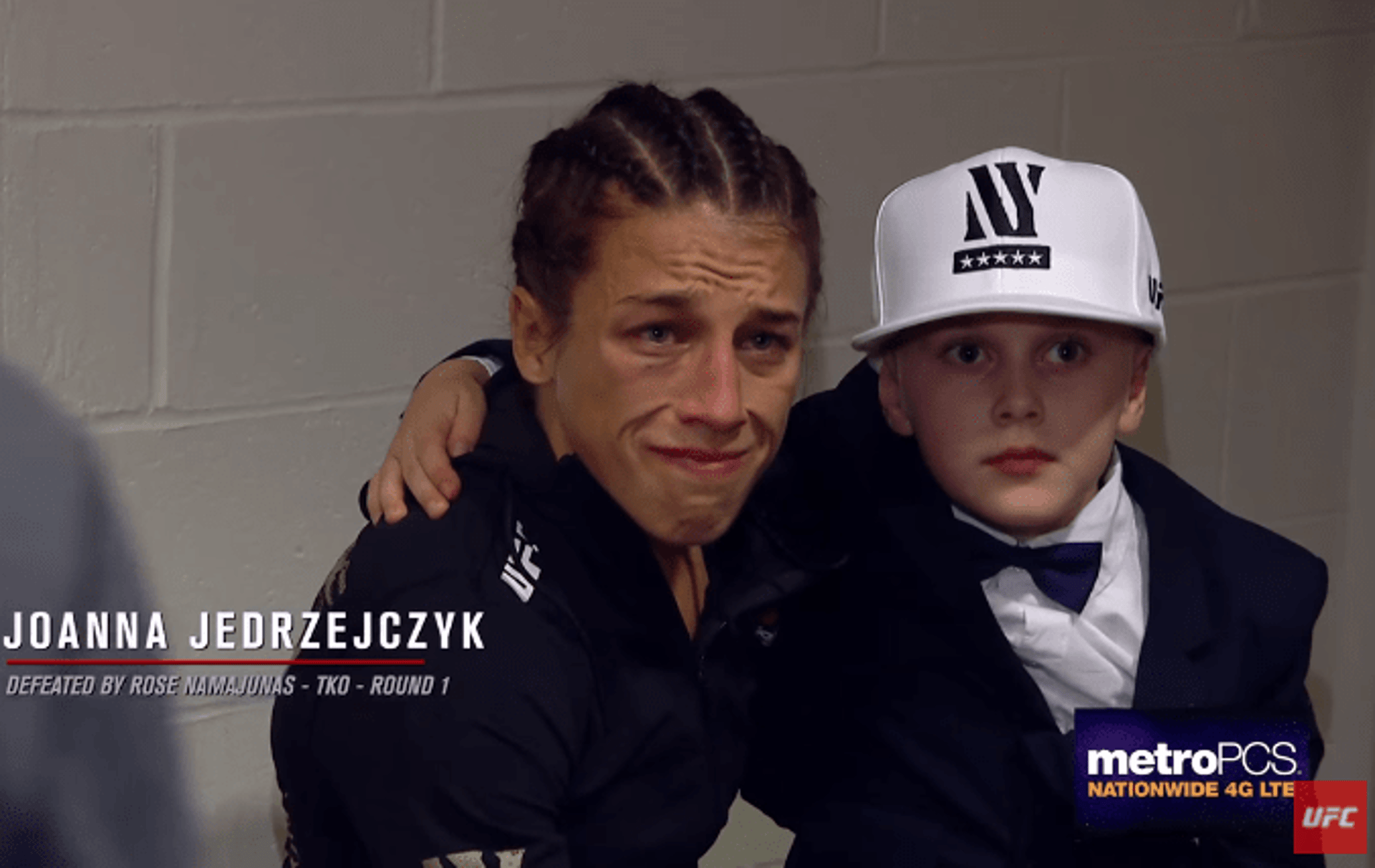 Joanna Jedrzejczyk chorou nos bastidores do UFC 217 ao encontrar treinadores