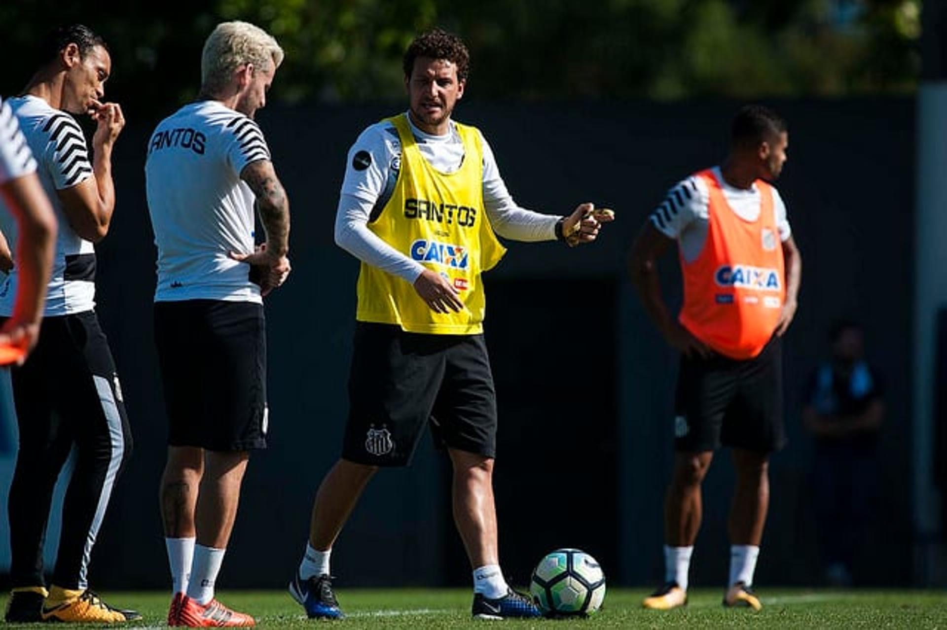 Elano, Ricardo Oliveira e Lucas Lima tentam equilibrar o ambiente do Santos