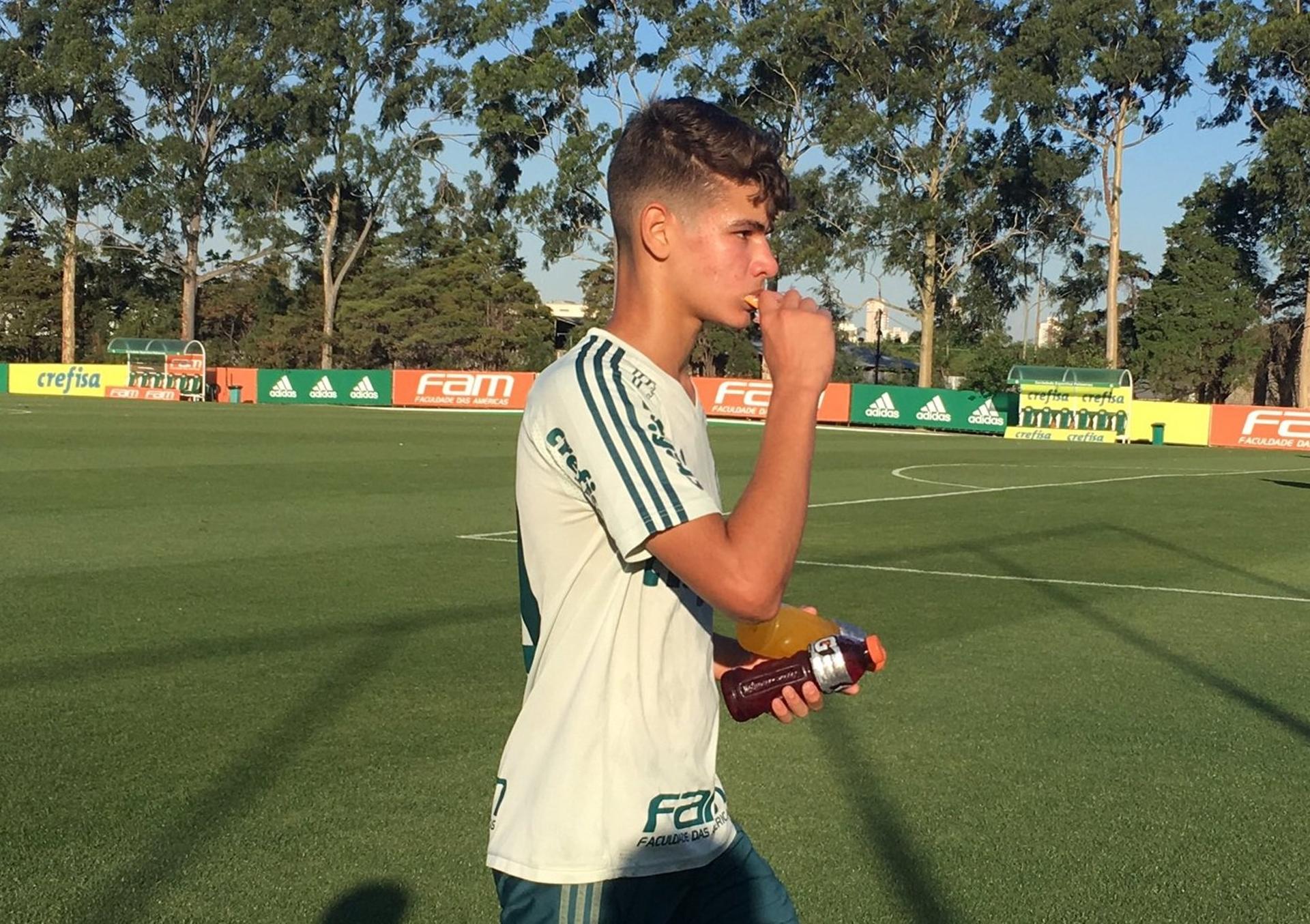 João Pedro durante treino do Palmeiras