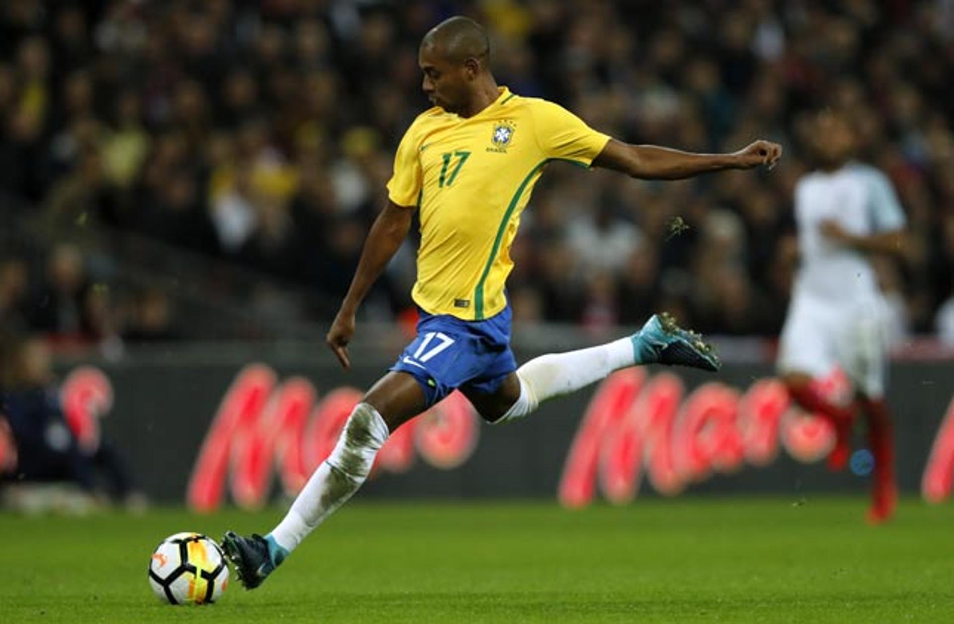 Fernandinho - Inglaterra x Brasil