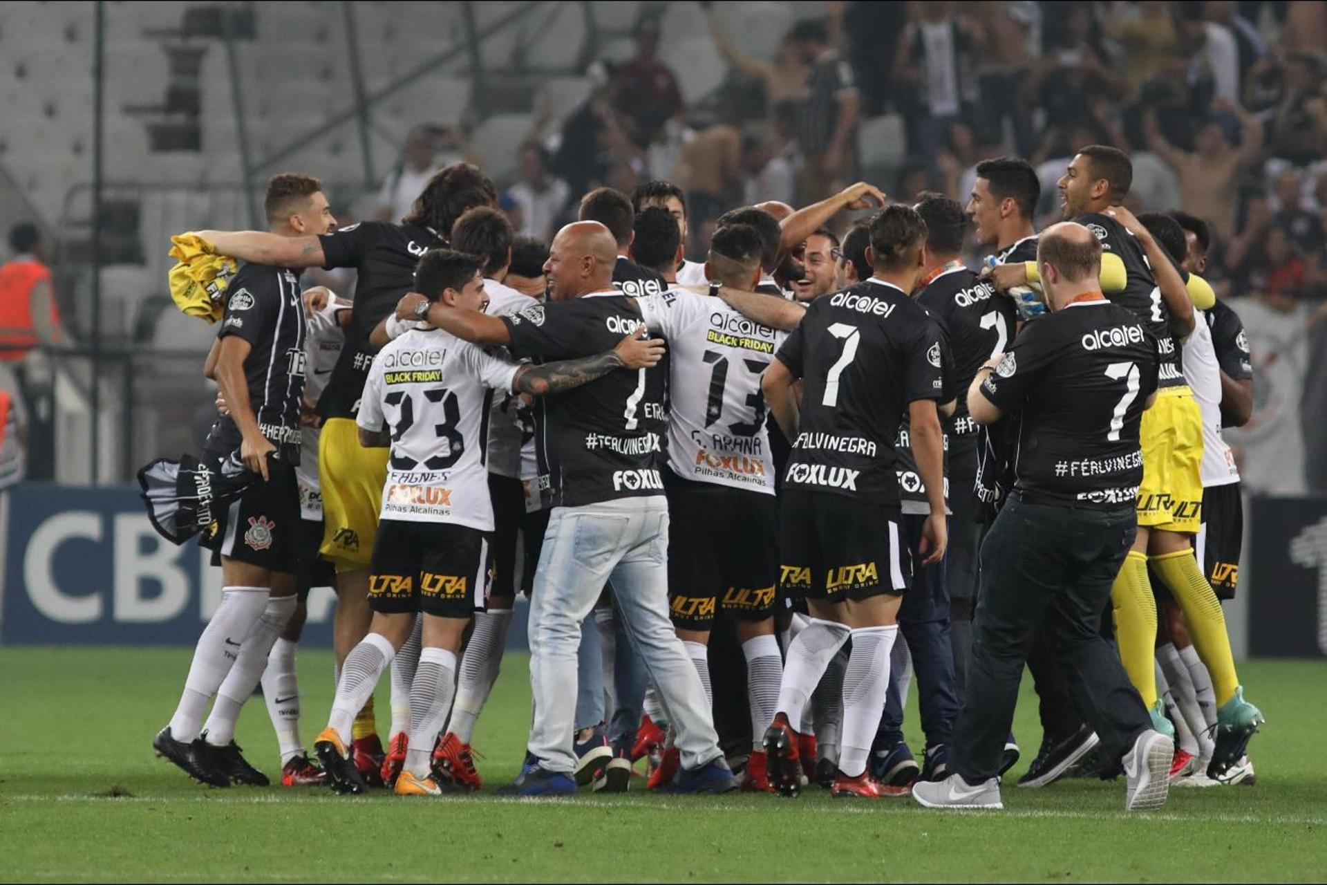 Em 2017, Corinthians conquistou o Paulistão e o Campeonato Brasileiro. Foi a nona vez na história que o clube levantou duas taças grandes em um mesmo ano. Confira!