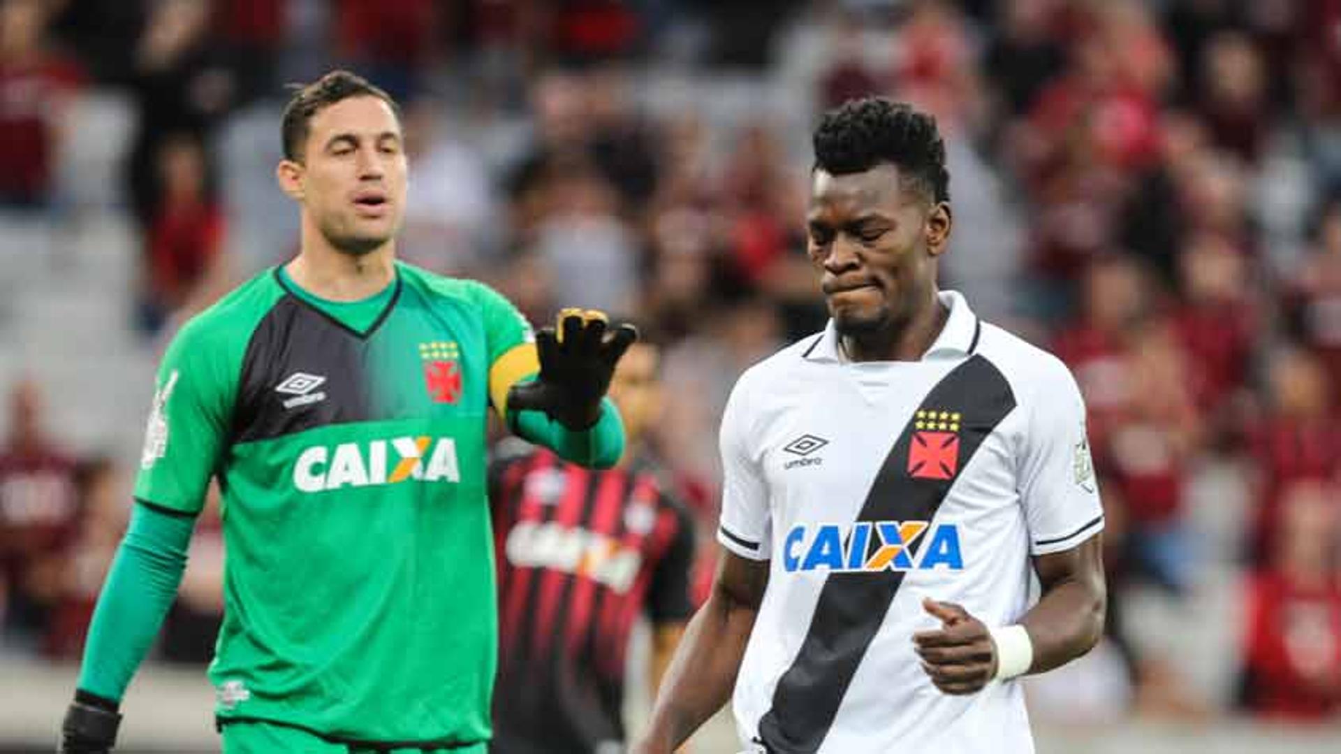 O Vasco foi derrotado pelo Atlético-PR no último domingo. Confira a seguir a galeria especial do LANCE!