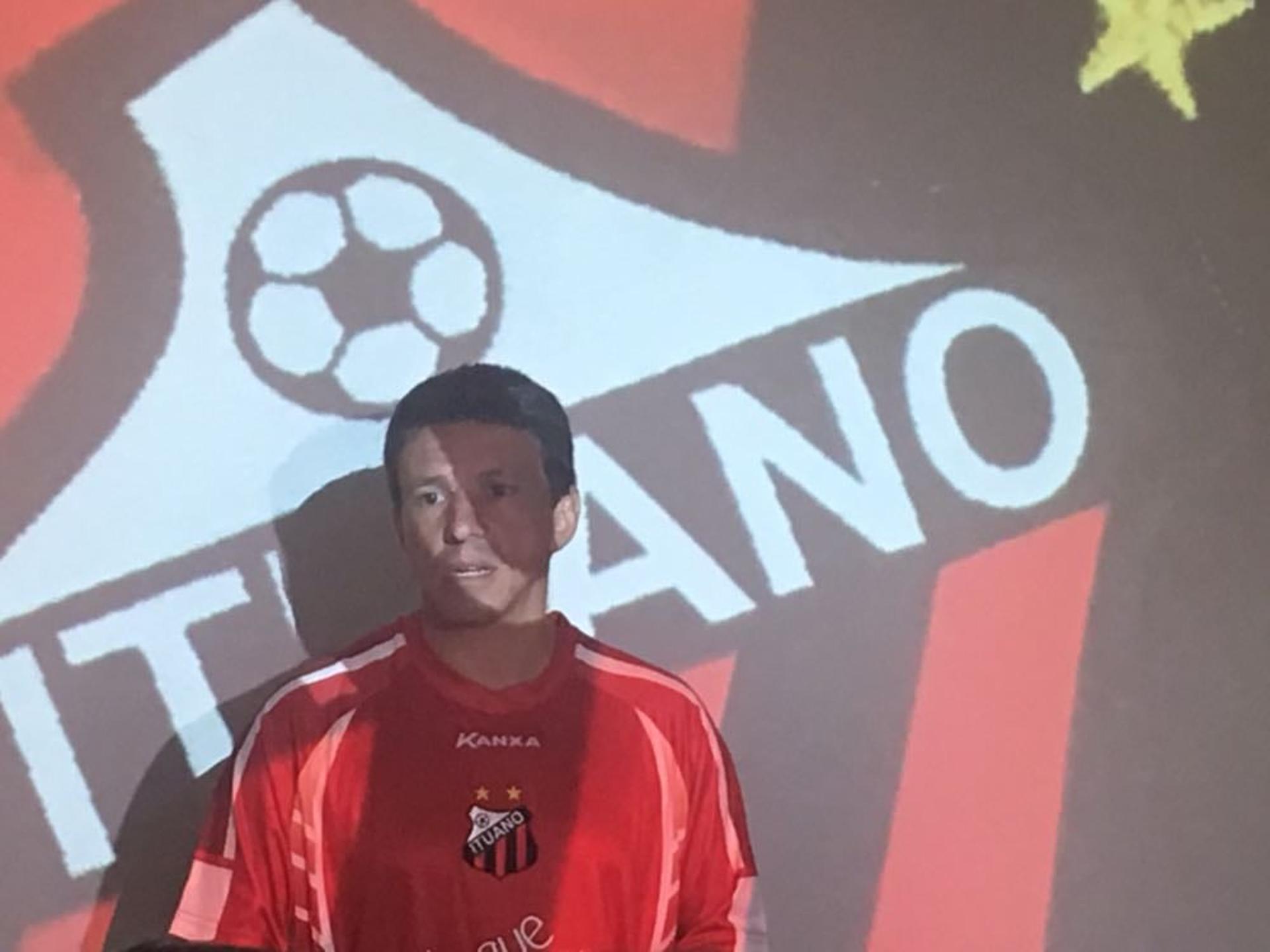 Juninho Paulista, presidente do Ituano, explica parceria com grupo em escritório na zona sul de São Paulo