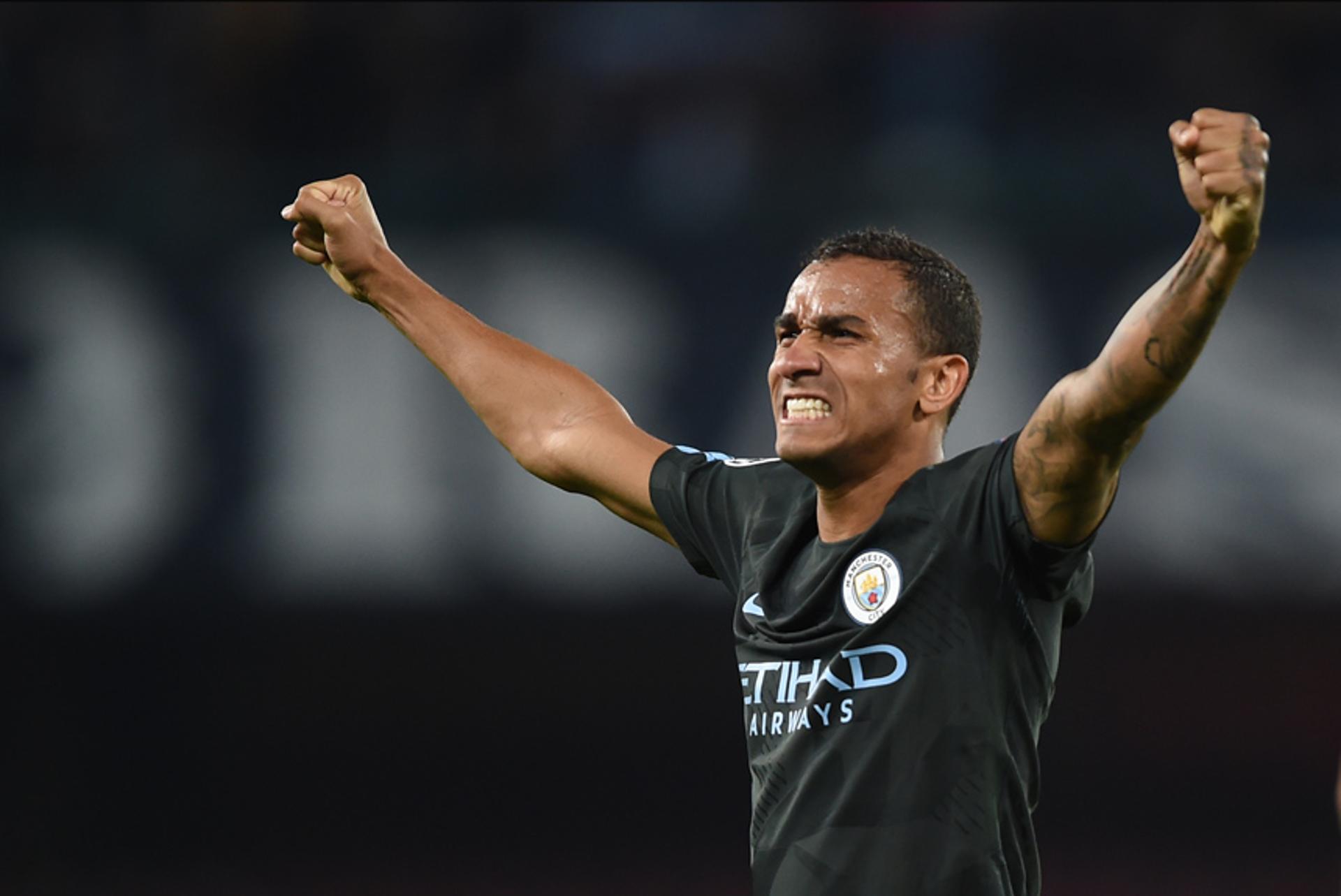 Danilo (Manchester City) - Segundo jogador da partida que mais tocou na bola, Danilo acertou quase todos os passes e foi eficiente no time de Pep Guardiola. Aproveitou a oportunidade na equipe alternativa diante do Feyenoord