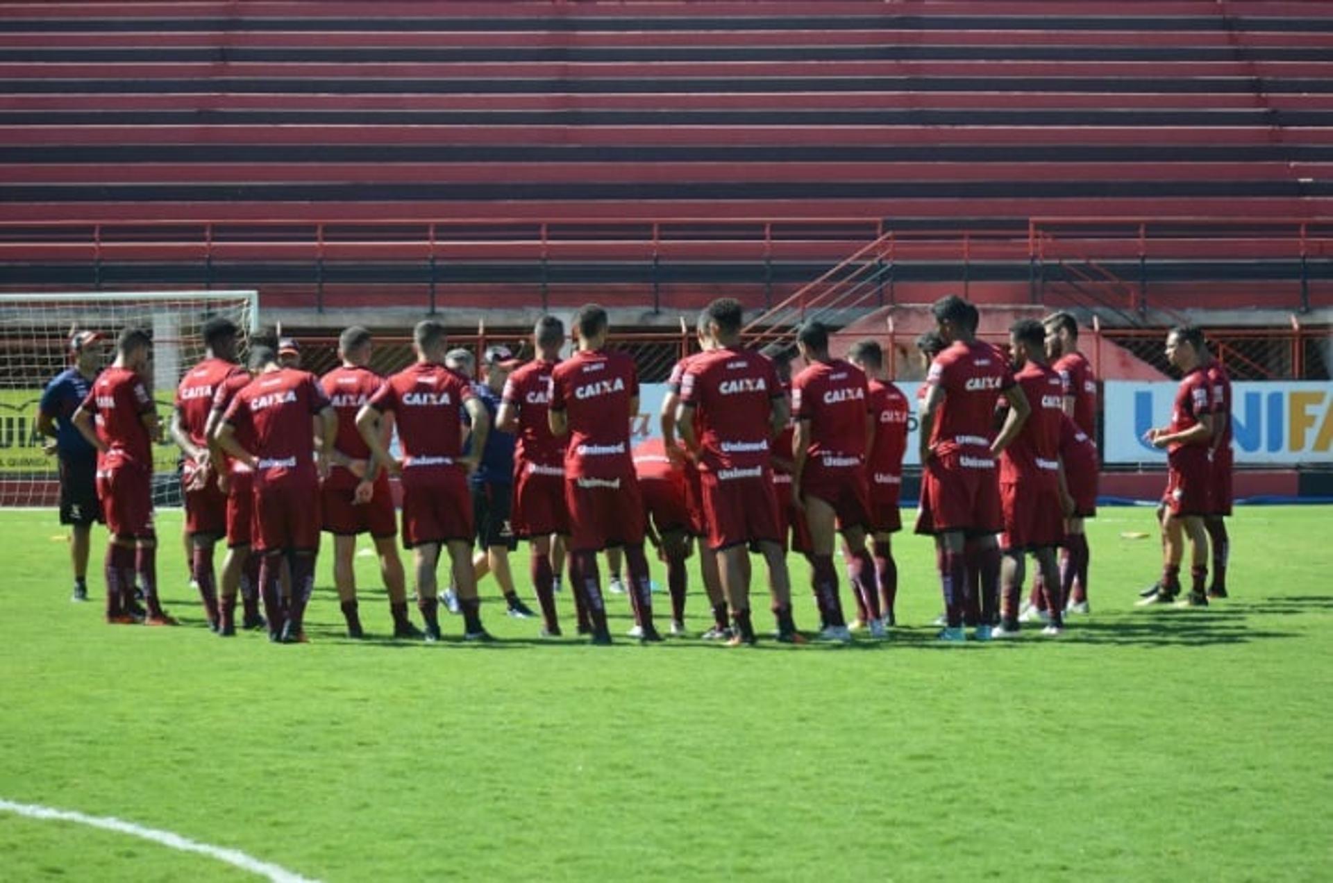 Atlético-GO mantém time que empatou com a Chapecoense para partida contra o Grêmio