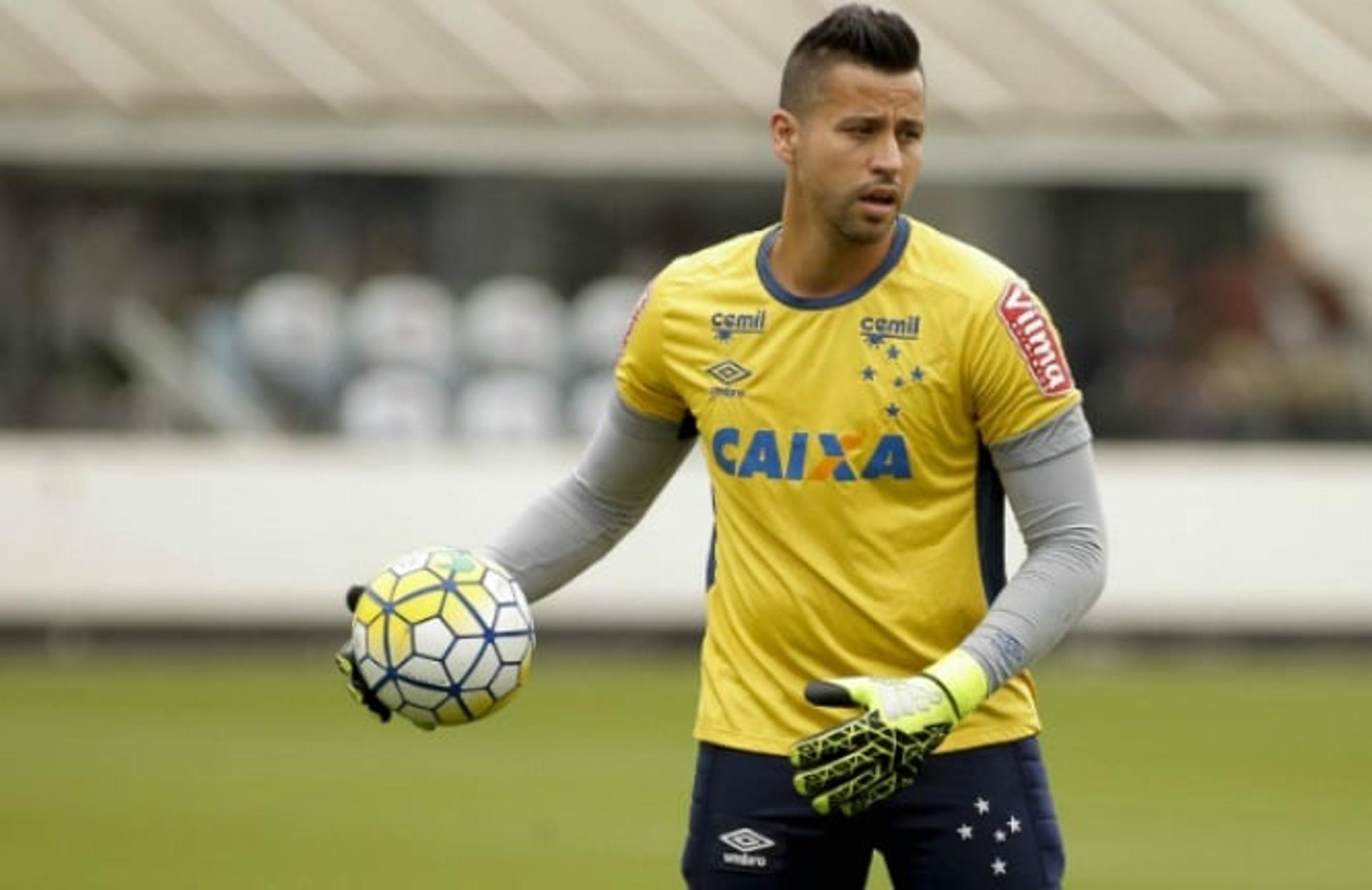 Fábio está fora de jogo contra o Vasco por determinação da comissão técnica do Cruzeiro