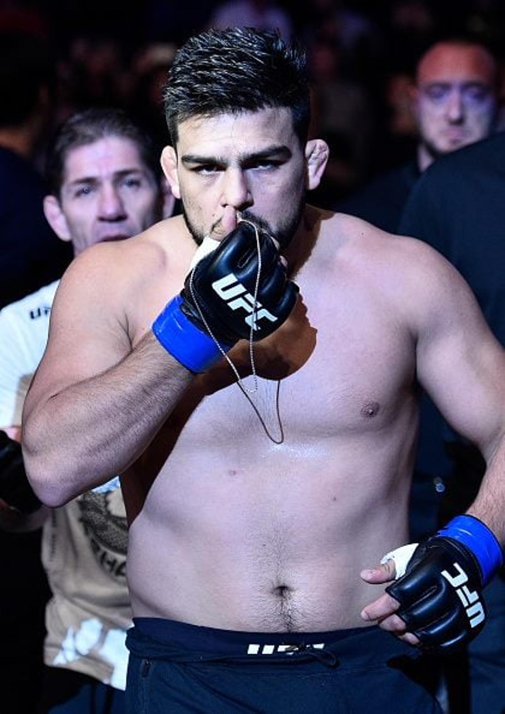 Kelvin Gastelum nocauteou Michael Bisping no primeiro round