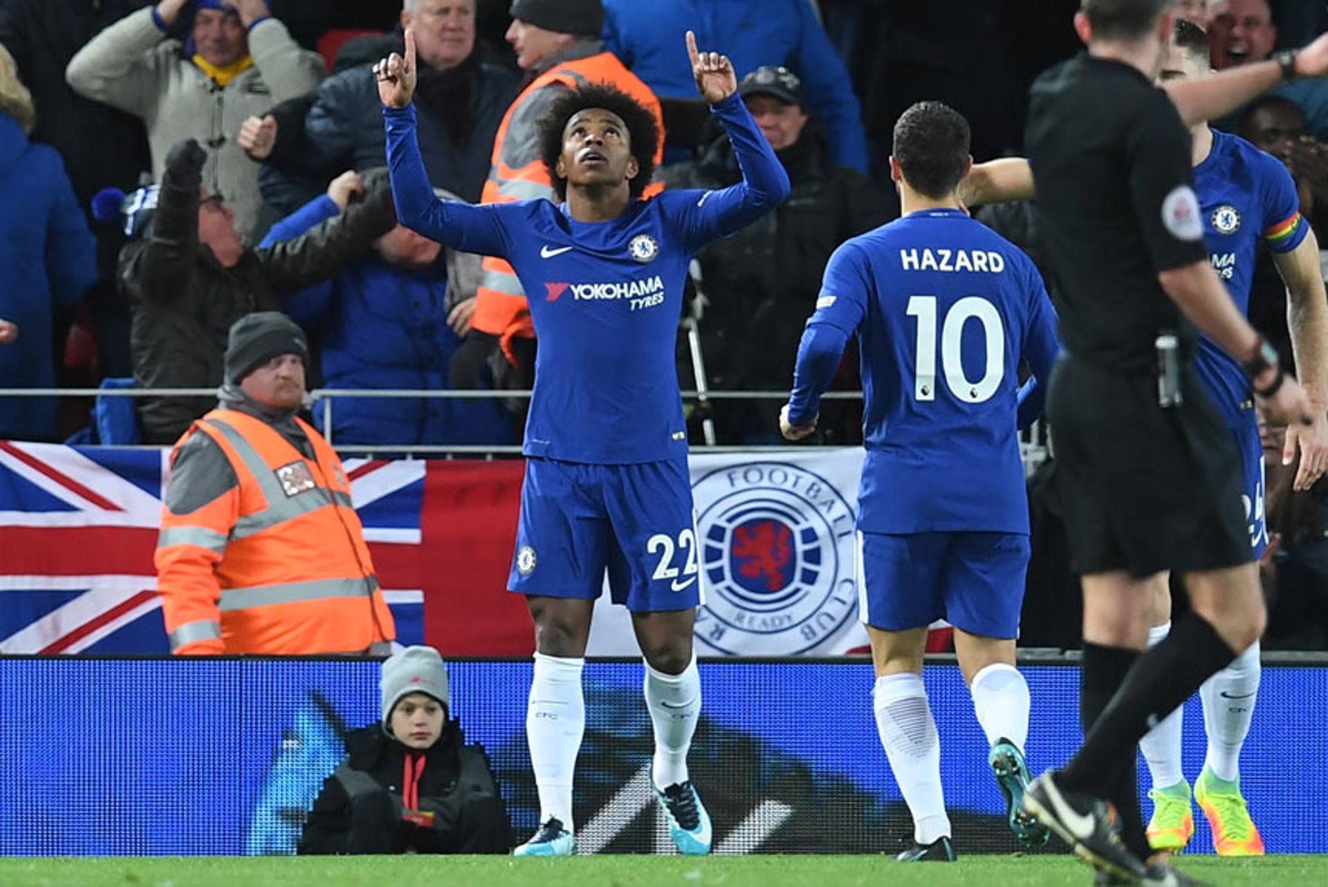 Willian (Chelsea) - Com a oportunidade de entrar nos últimos minutos diante do Liverpool, foi ousado e marcou um bonito gol por cobertura, empatando o clássico em 1 a 1, em pleno Anfield. Estrela pura.