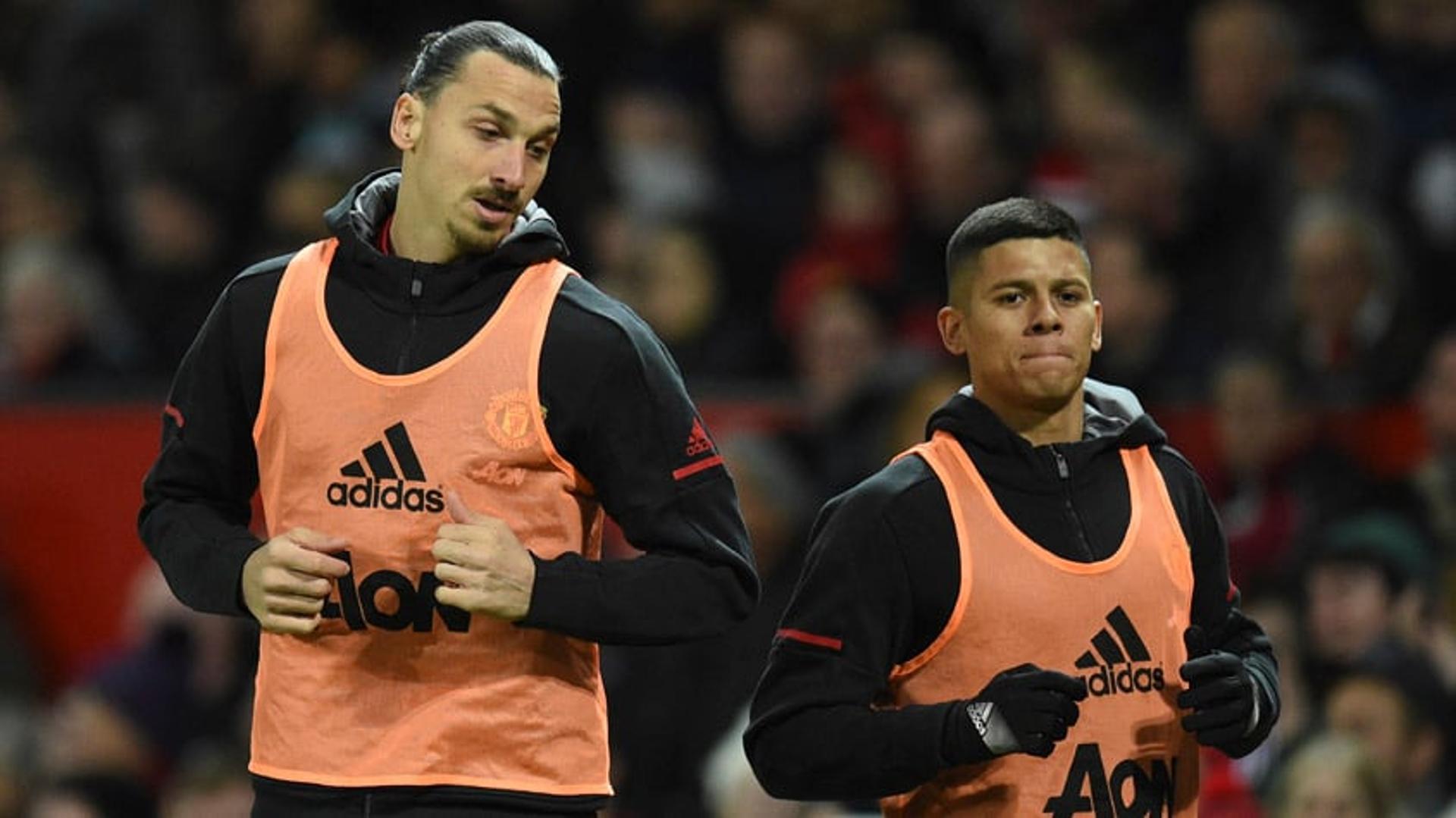 Rojo junto ao Ibrahimovic no United