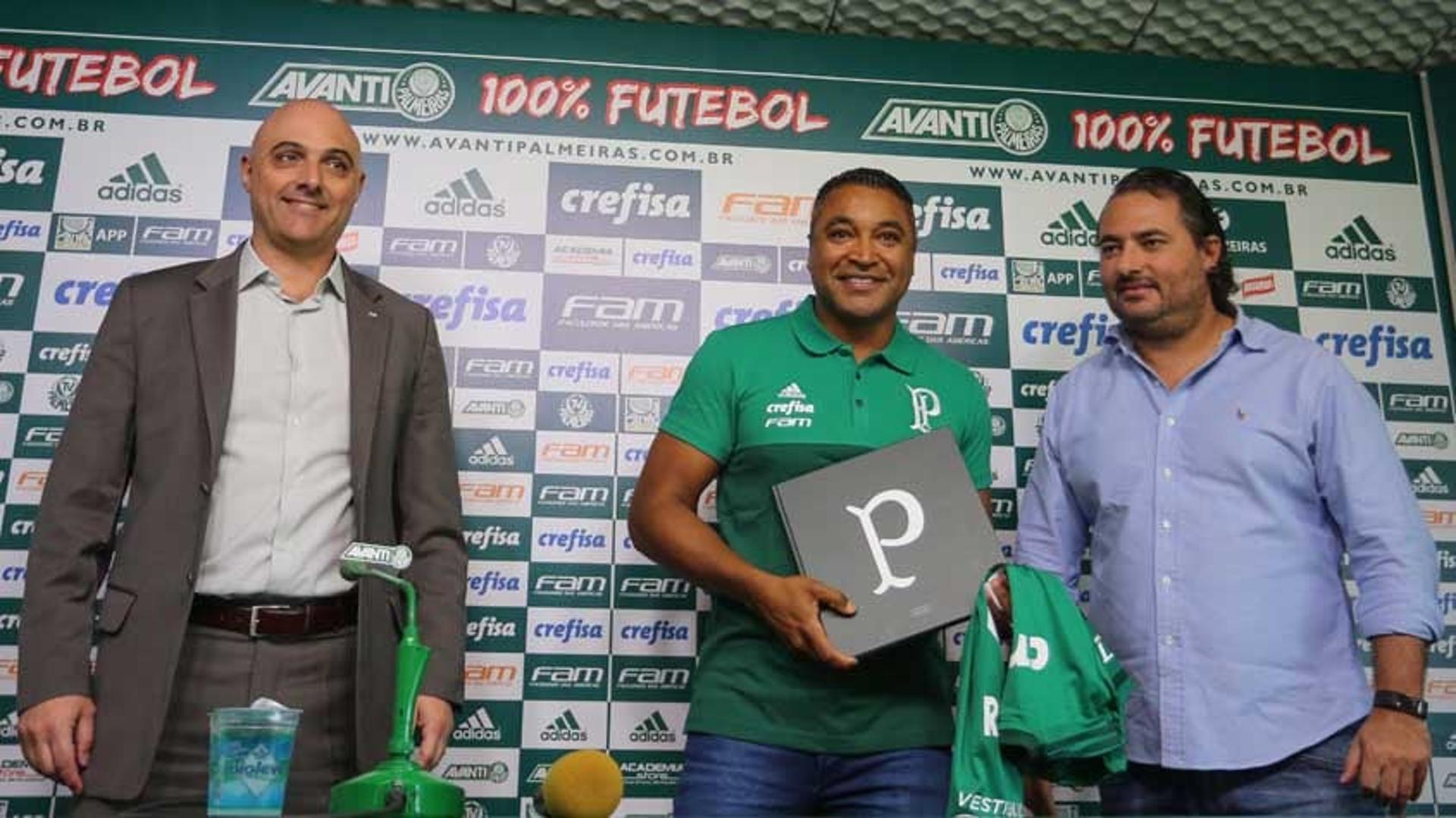 Roger é apresentado no Palmeiras