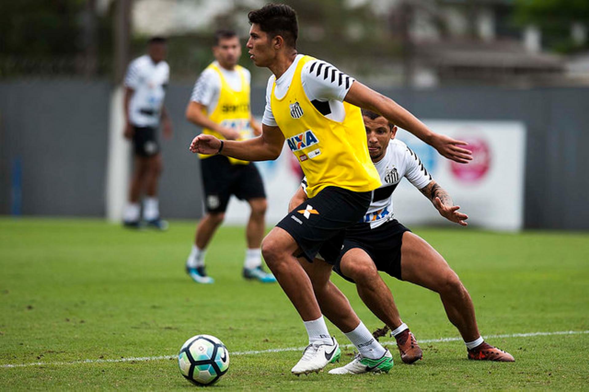 Matheus Guedes foi promovido ao profissional do Santos na última semana