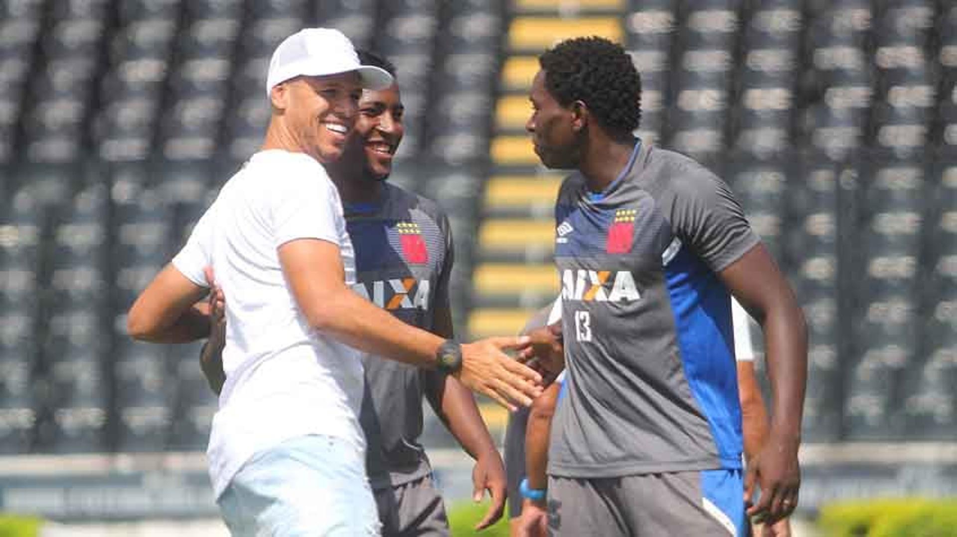 Luis Fabiano no treino deste sábado em São Januário. Confira a seguir imagens do último jogo do Vasco na galeria L!