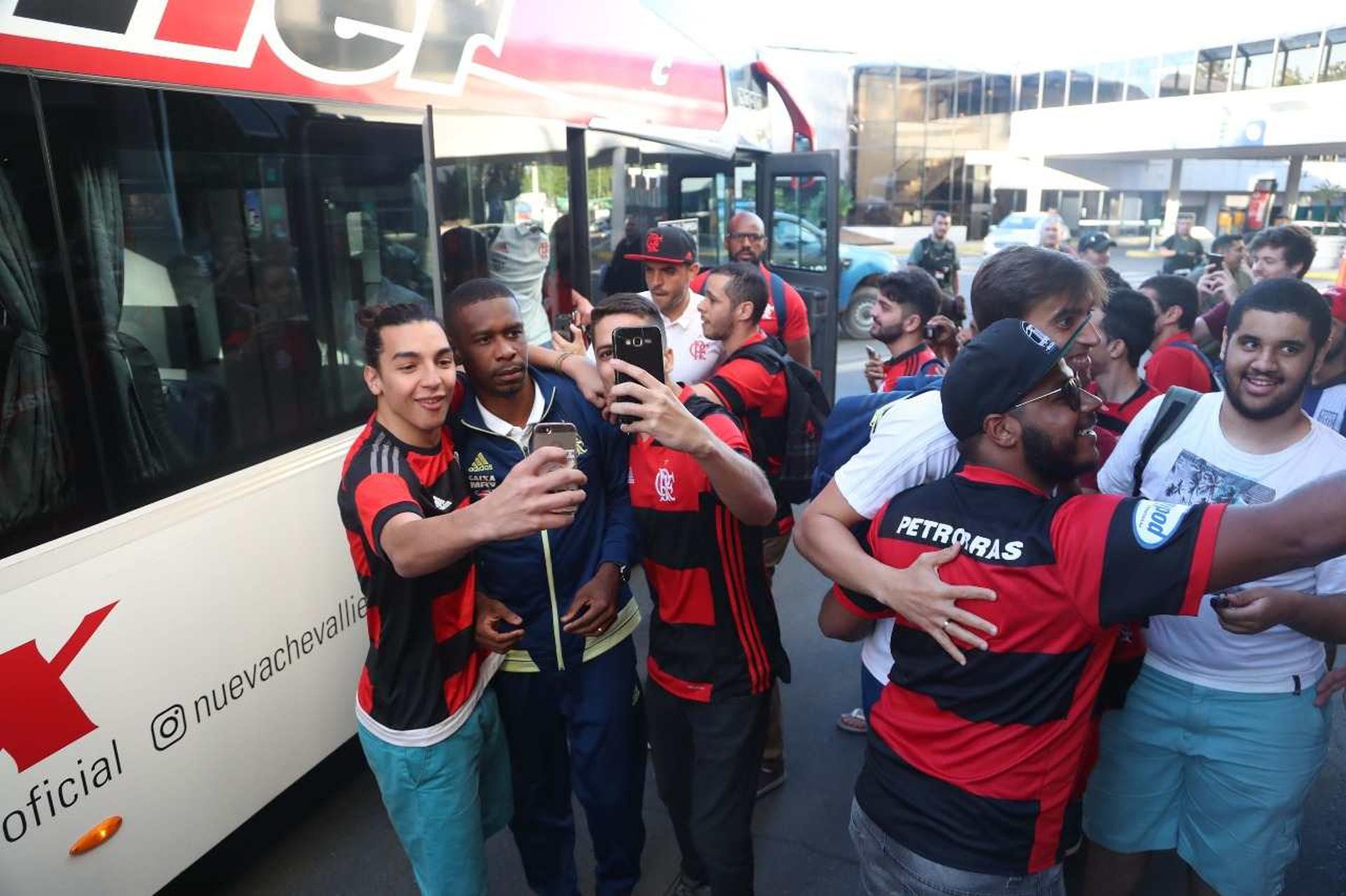 Torcedores do Flamengo em Buenos Aires com jogadores