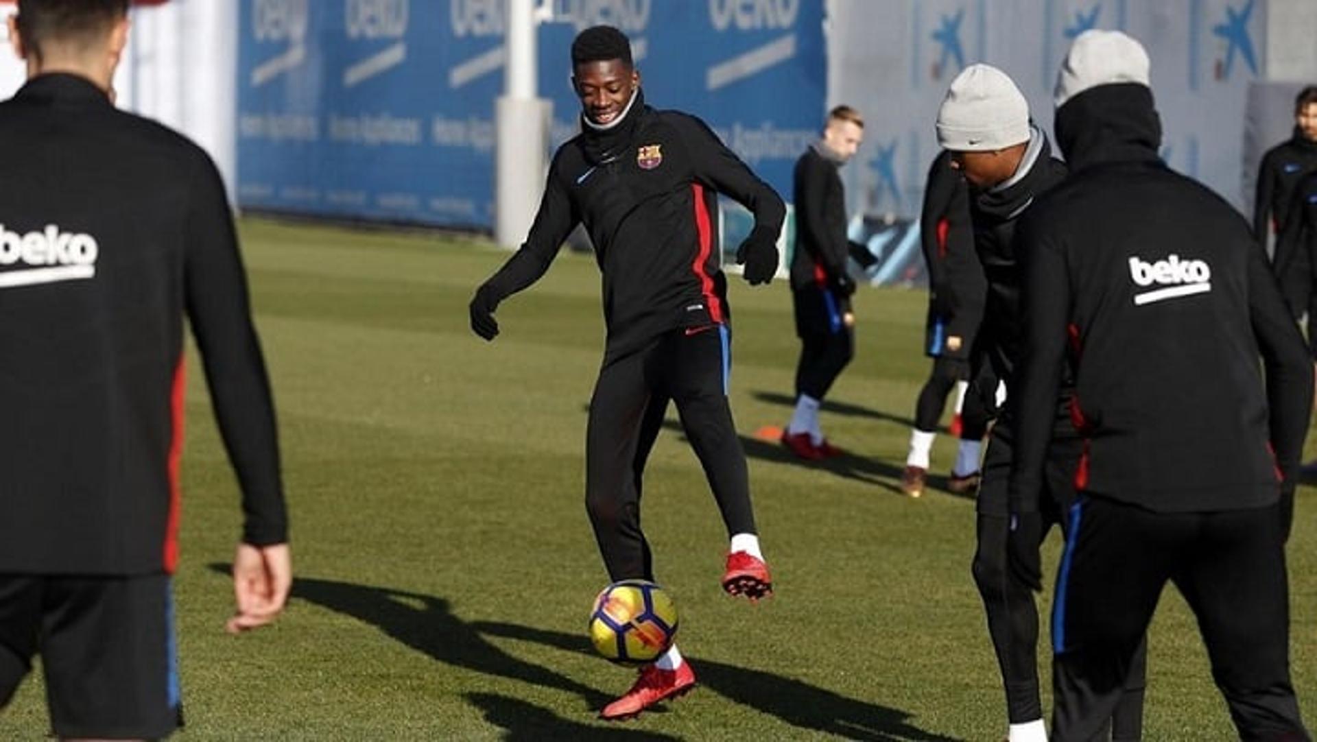 Após lesão, Dembelé volta a treinar com o elenco do Barça