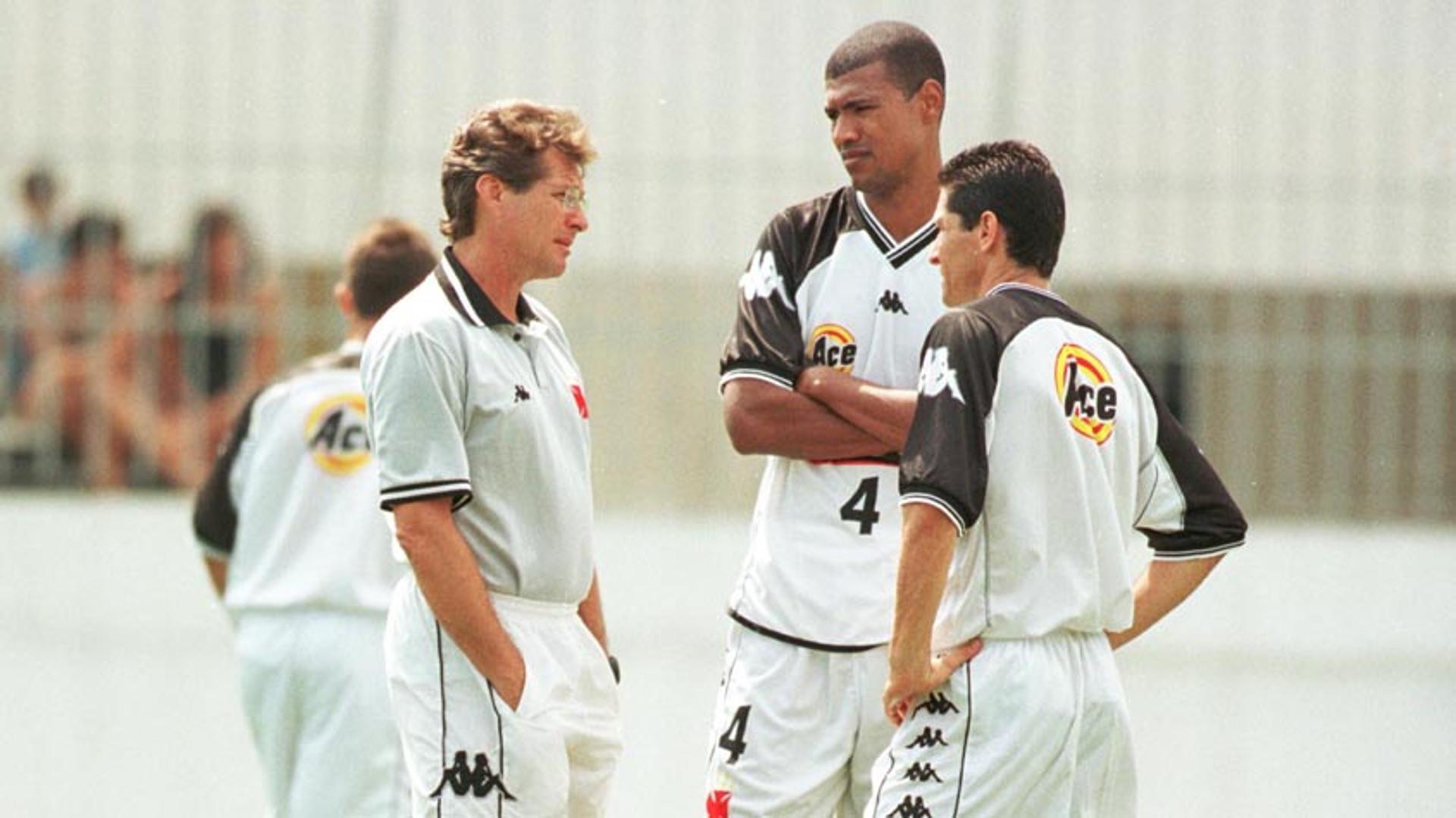 Junior Baiano - com a camisa do Vasco