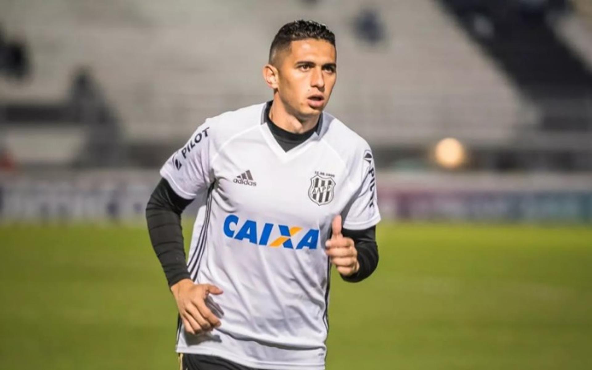 Danilo Barcelos entra na mira da Chapecoense