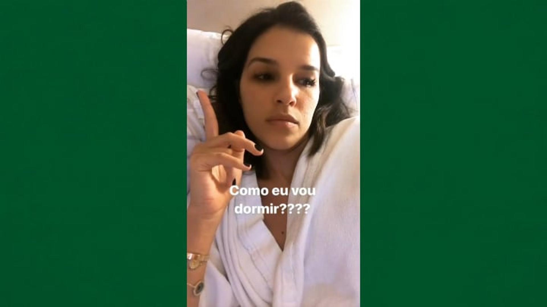 Mariana Rios reclama de barulho da torcida do Fla em frente ao hotel do Independiente